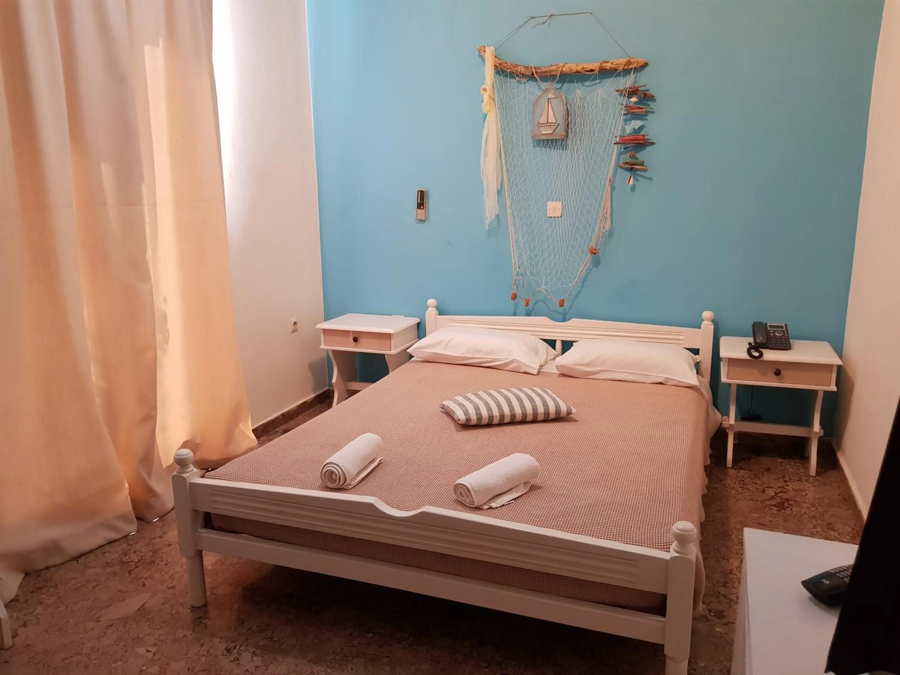 Bedroom, Bed in To Kyma