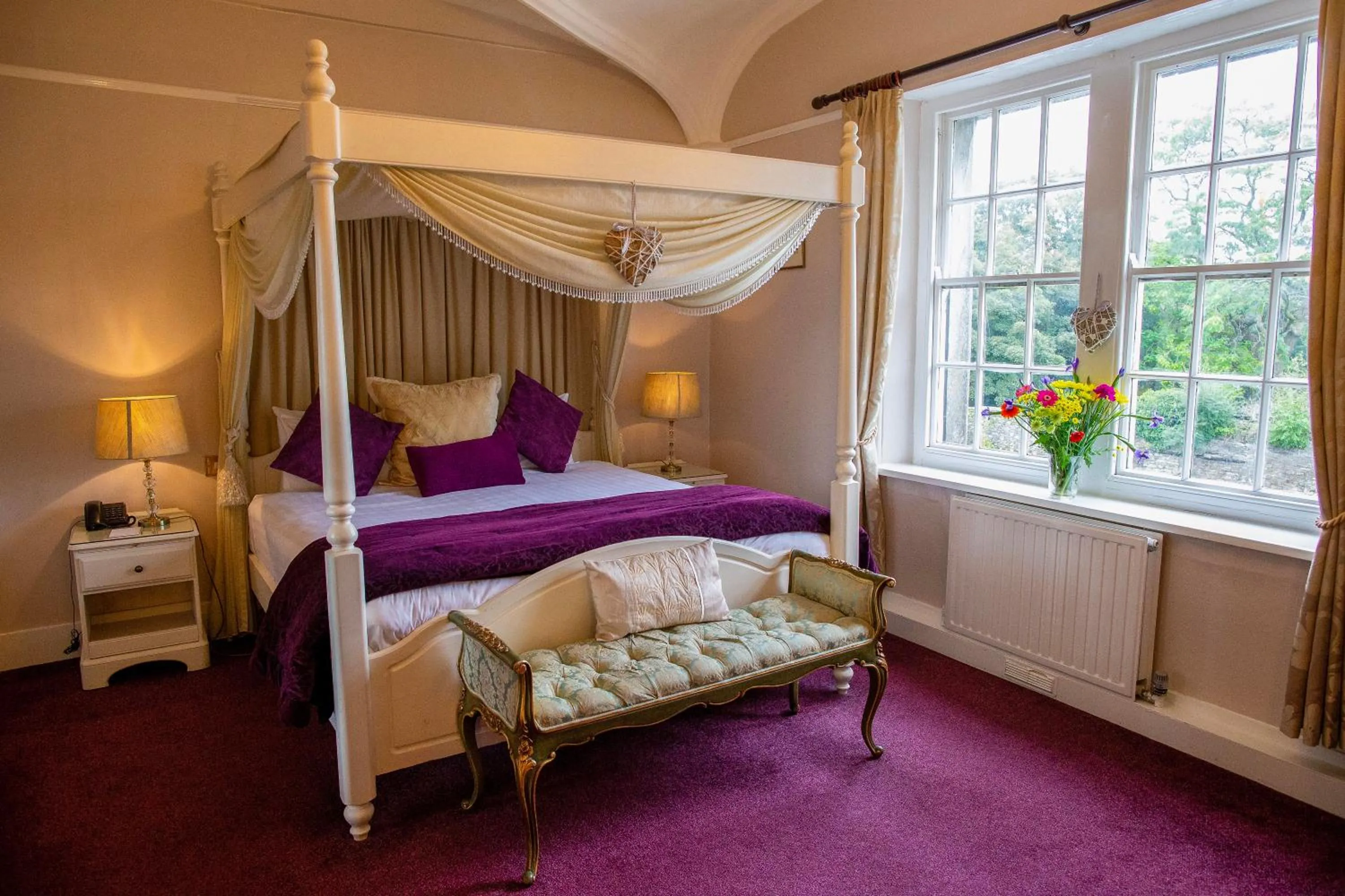Bedroom, Bed in Bedford Hotel