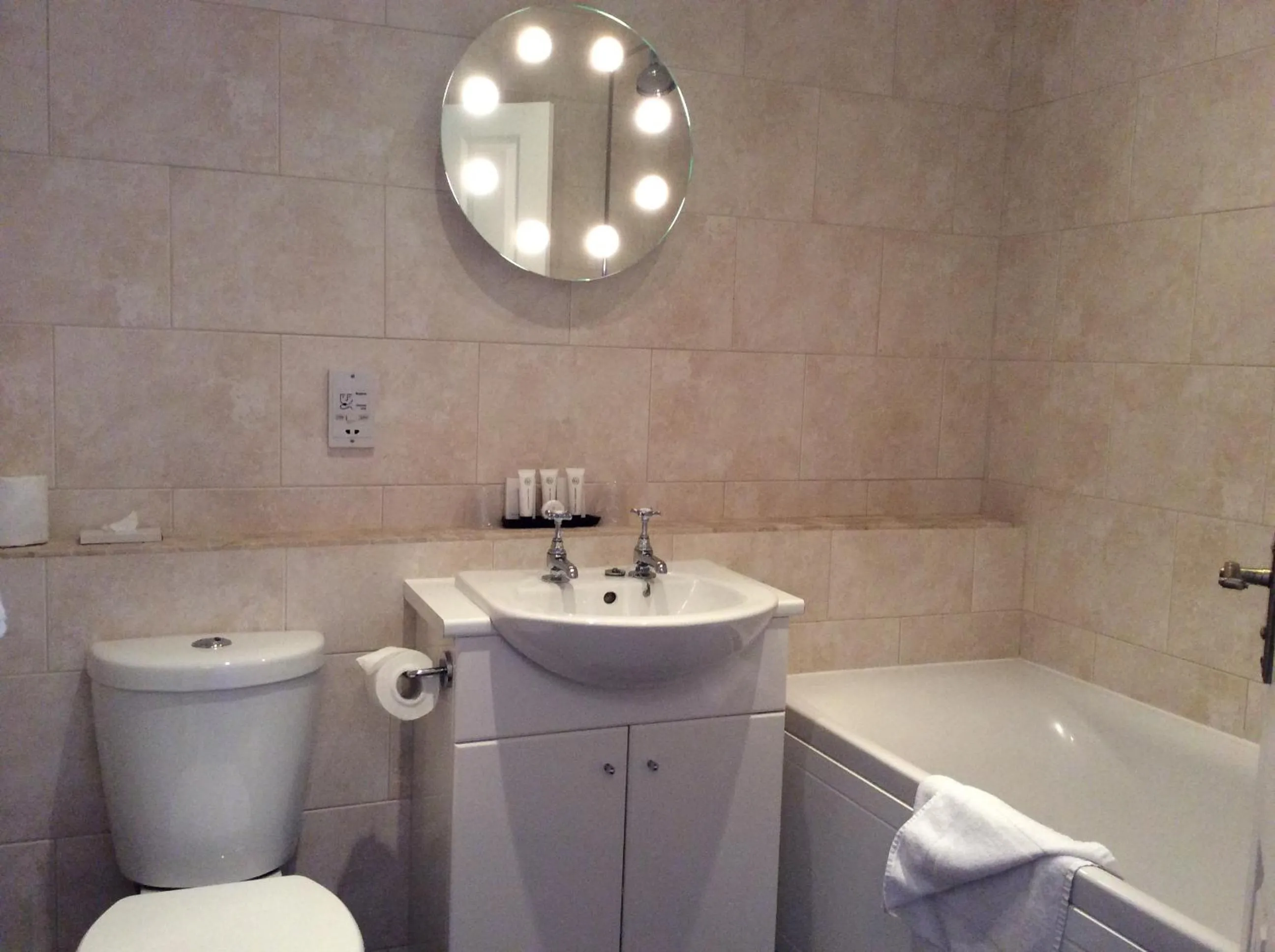 Bathroom in Bedford Hotel