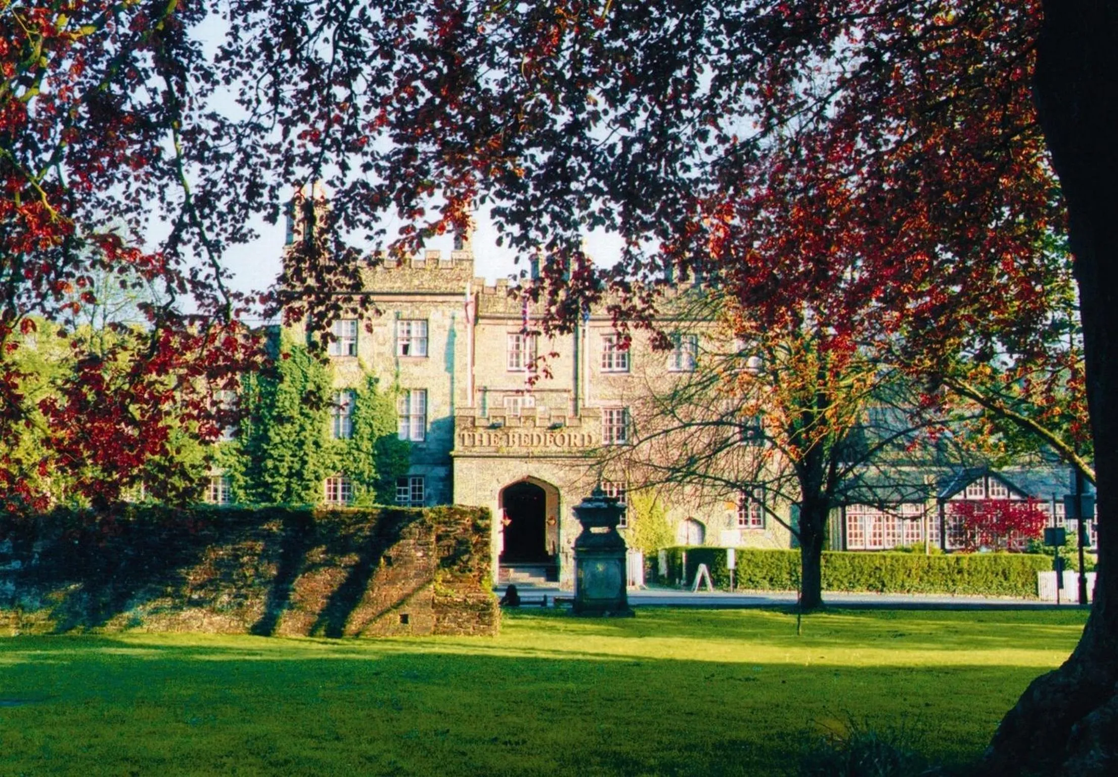 Facade/entrance in Bedford Hotel