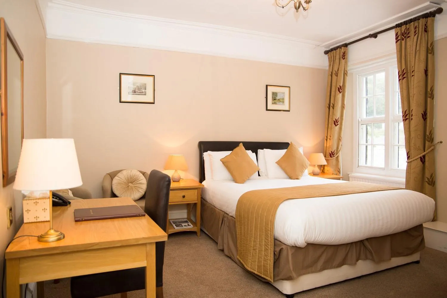 Bed in Bedford Hotel