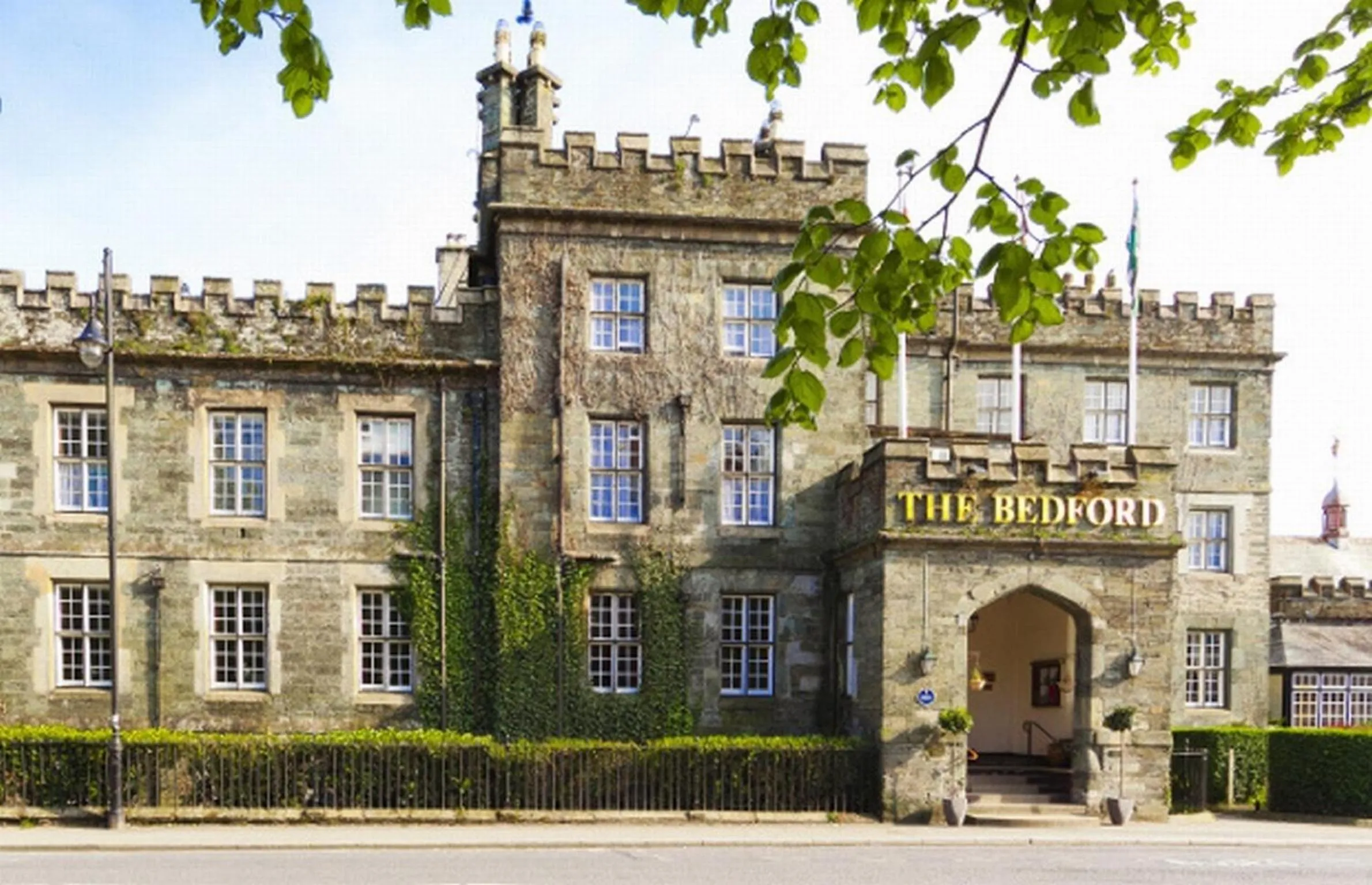 Facade/entrance in Bedford Hotel