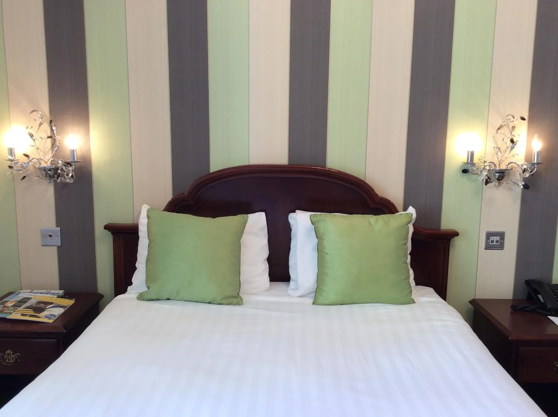 Bed in Bedford Hotel