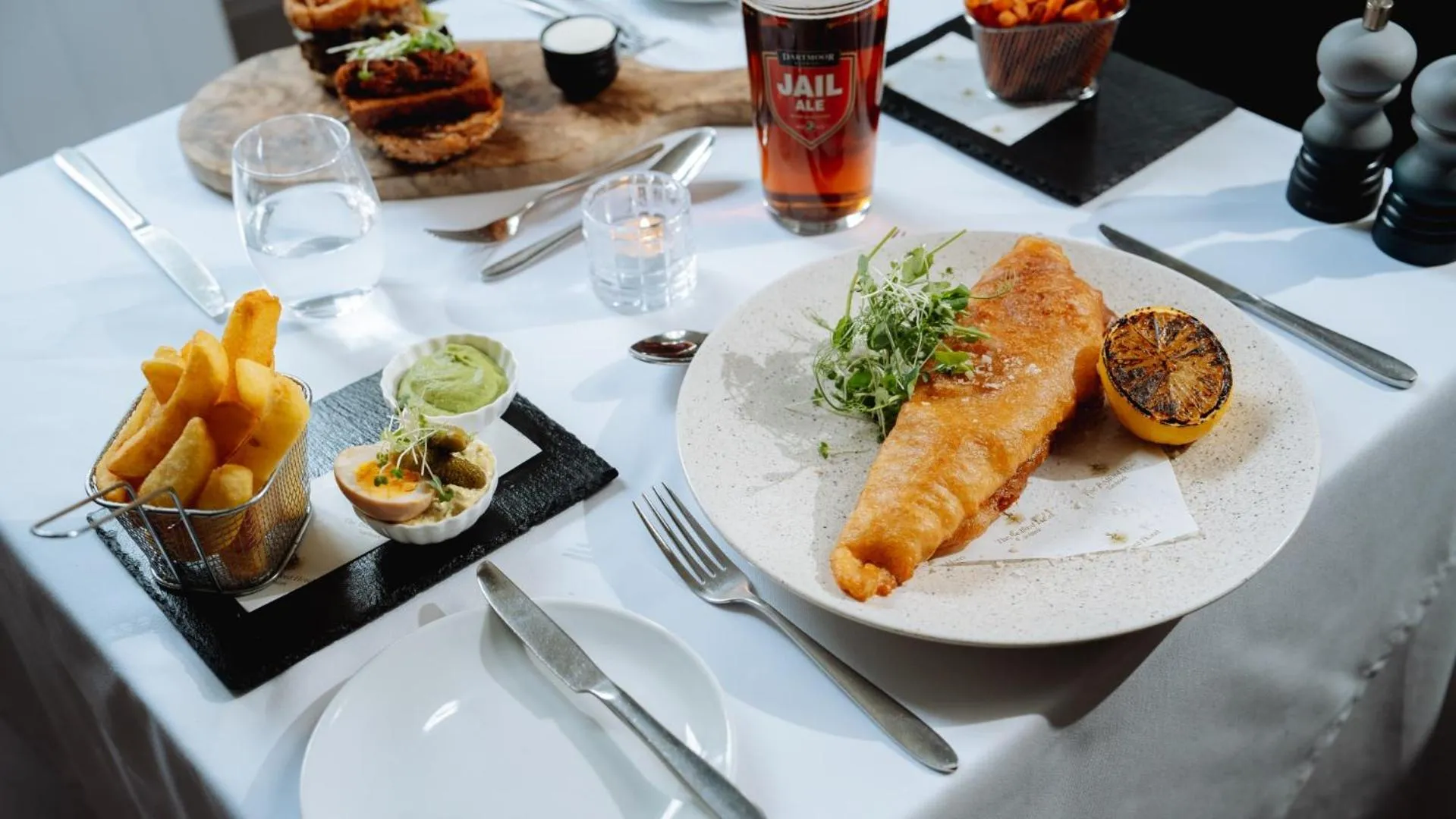 Restaurant/places to eat in Bedford Hotel