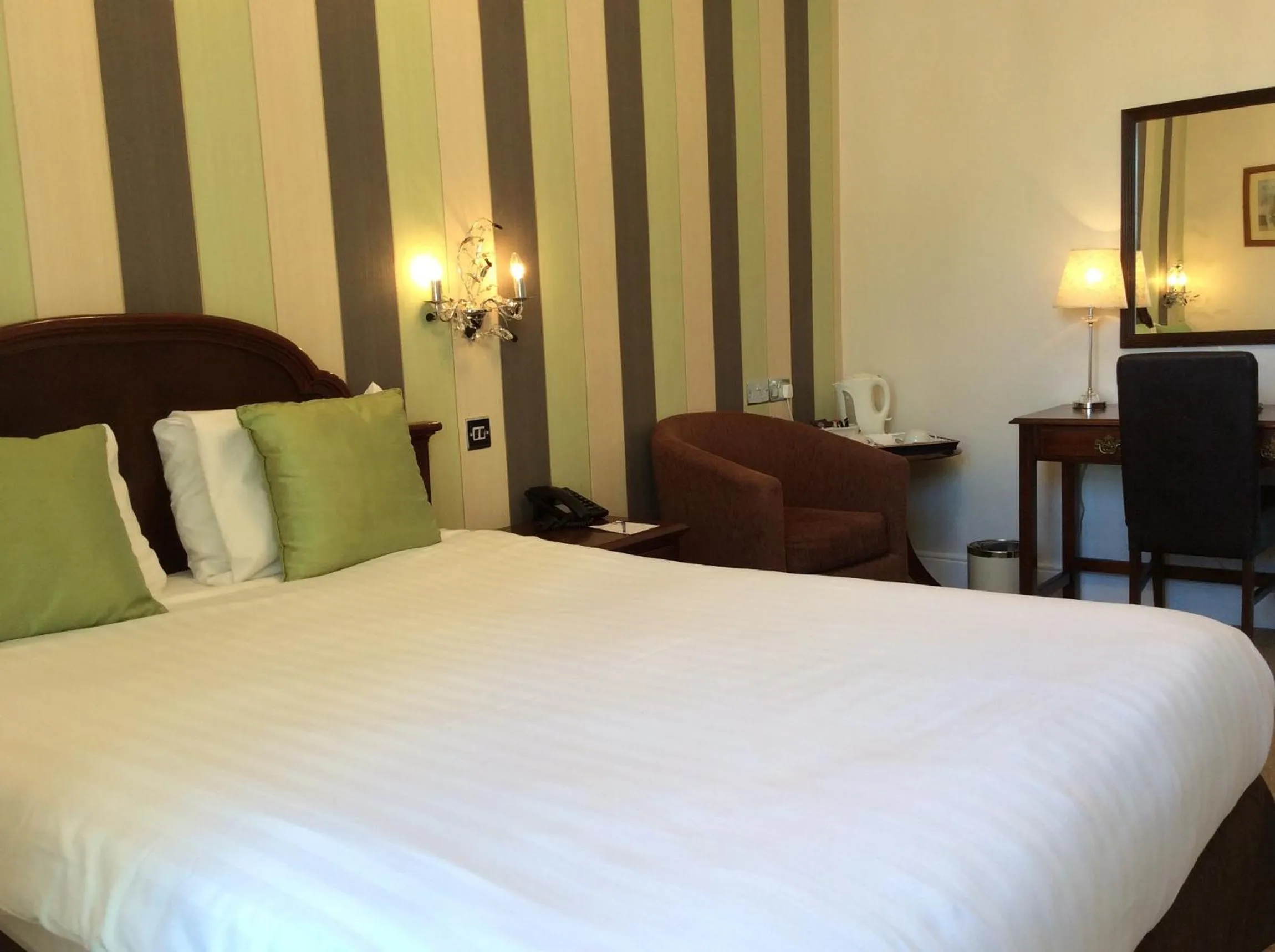 Bedroom, Bed in Bedford Hotel