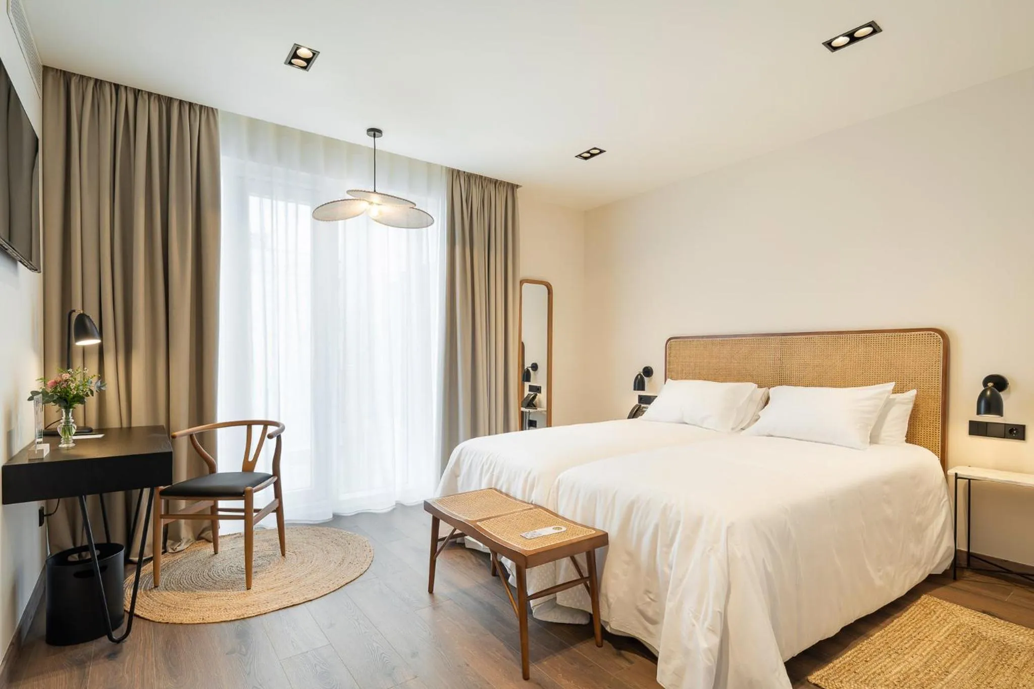 Photo of the whole room, Bed in Sercotel EsteOeste