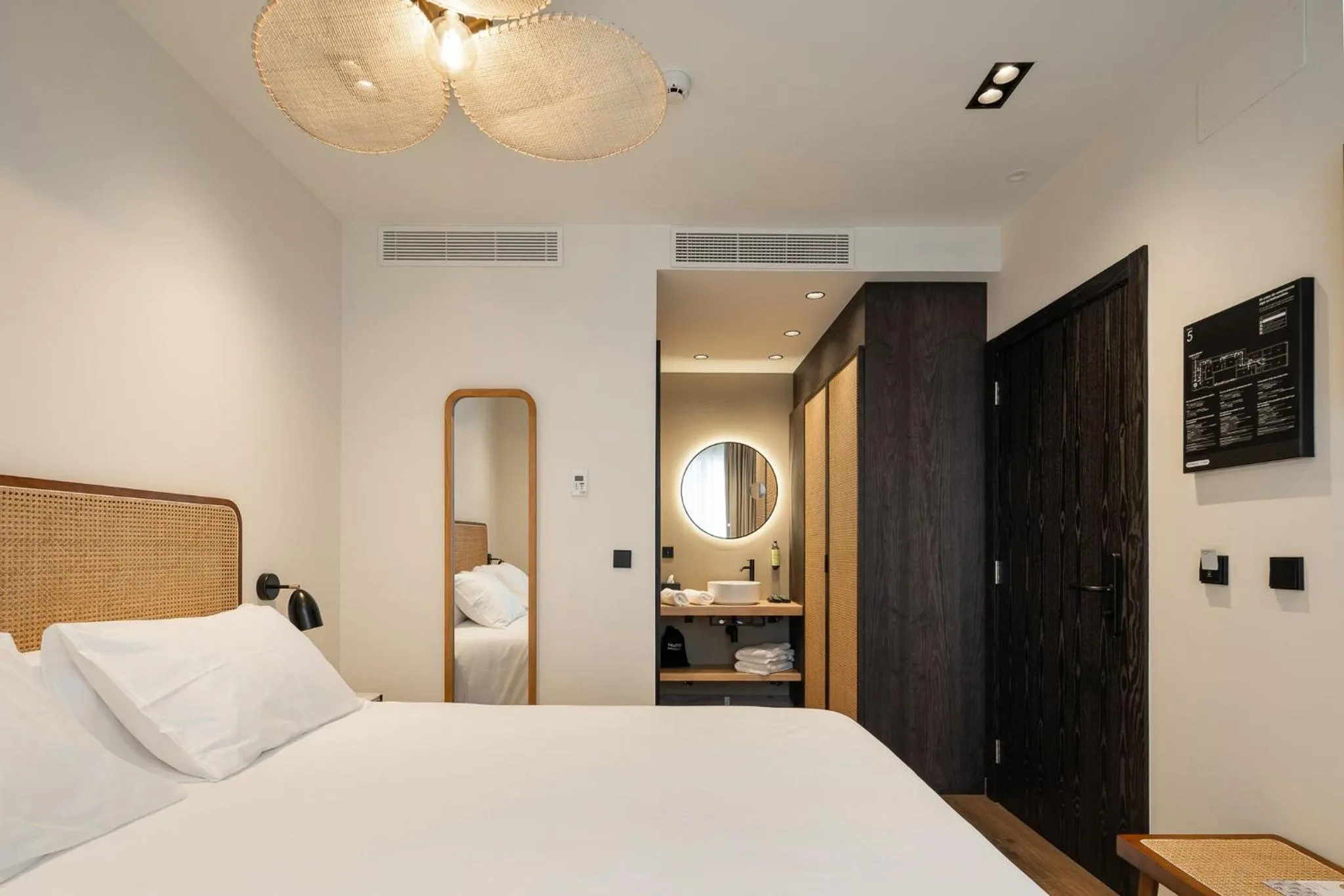 Photo of the whole room, Bed in Sercotel EsteOeste