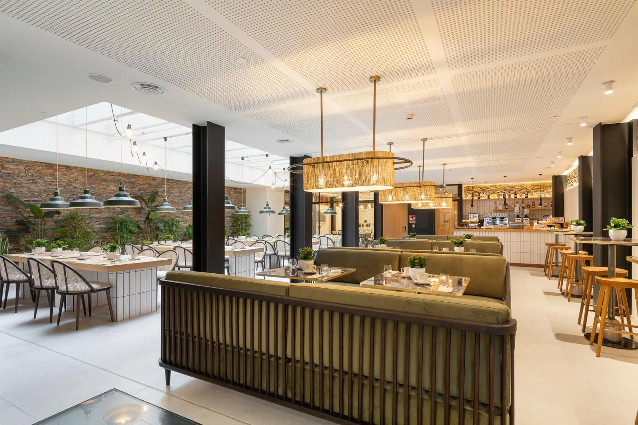 Restaurant/places to eat in Sercotel EsteOeste