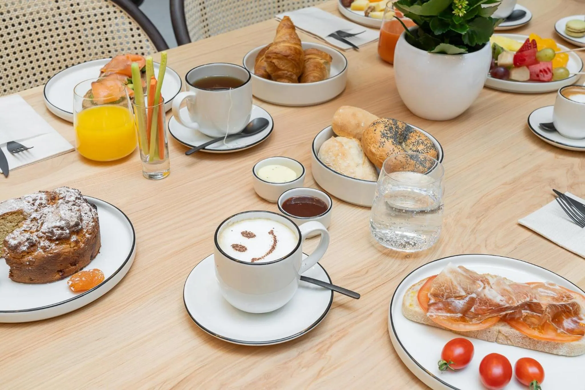 Buffet breakfast in Sercotel EsteOeste