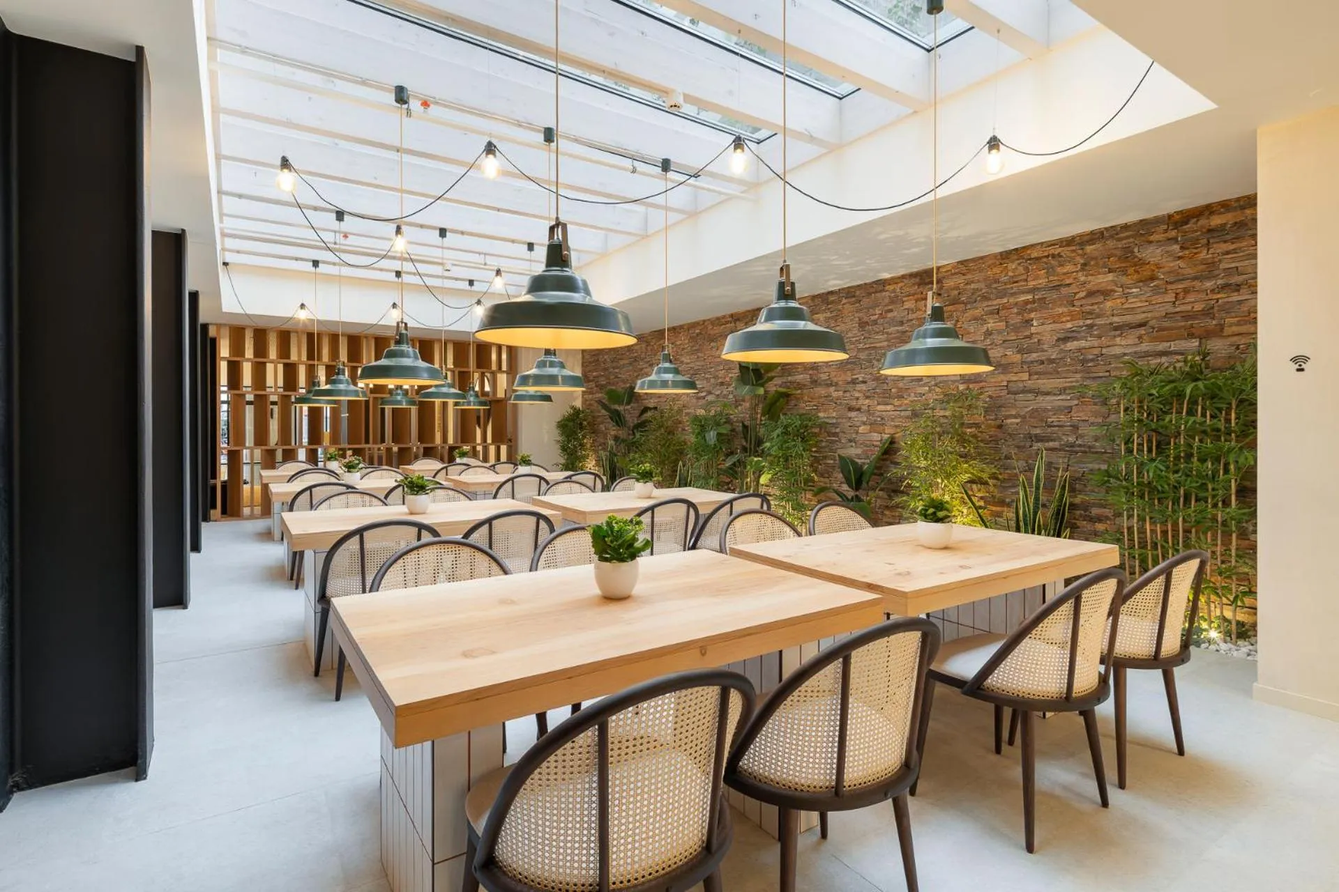 Dining area in Sercotel EsteOeste