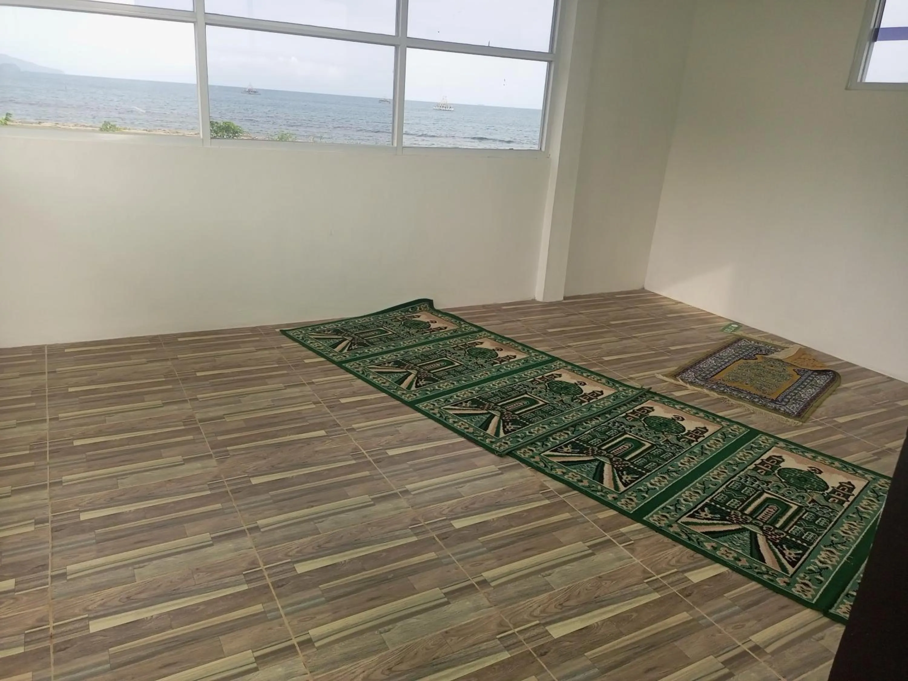 Place of worship, Bed in Penginapan Lamban Queens Kamar Double Bed Lantai Bawah