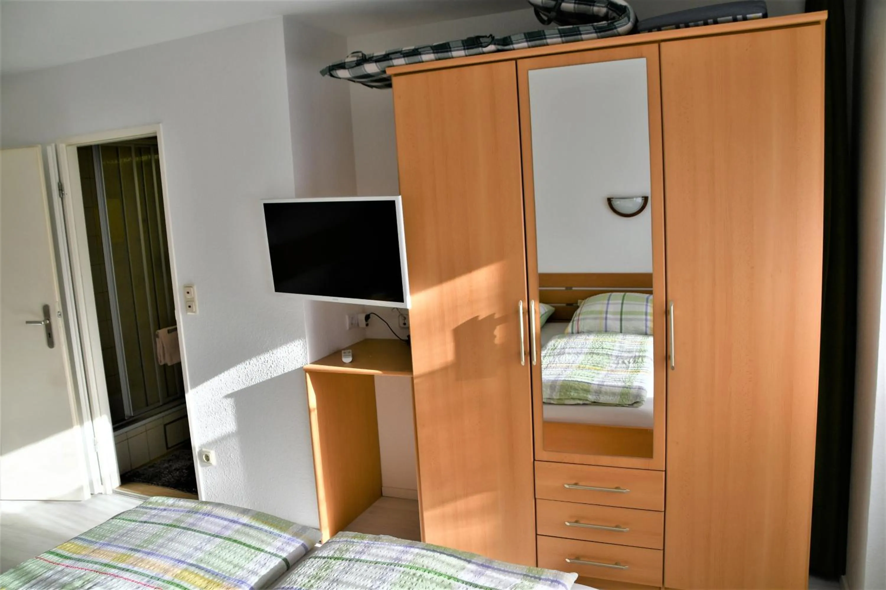 TV and multimedia, Bed in Haus am Bach