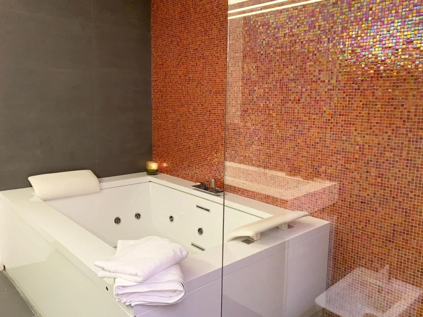 Hot Tub in ARCAsuite Tritone Luxury