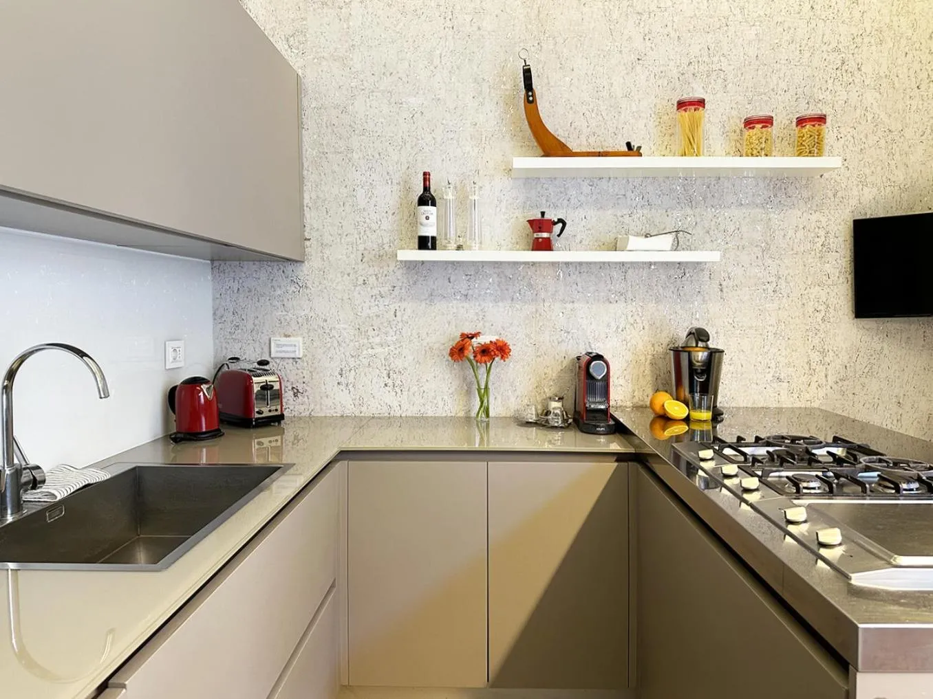 Coffee/tea facilities in ARCAsuite Tritone Luxury