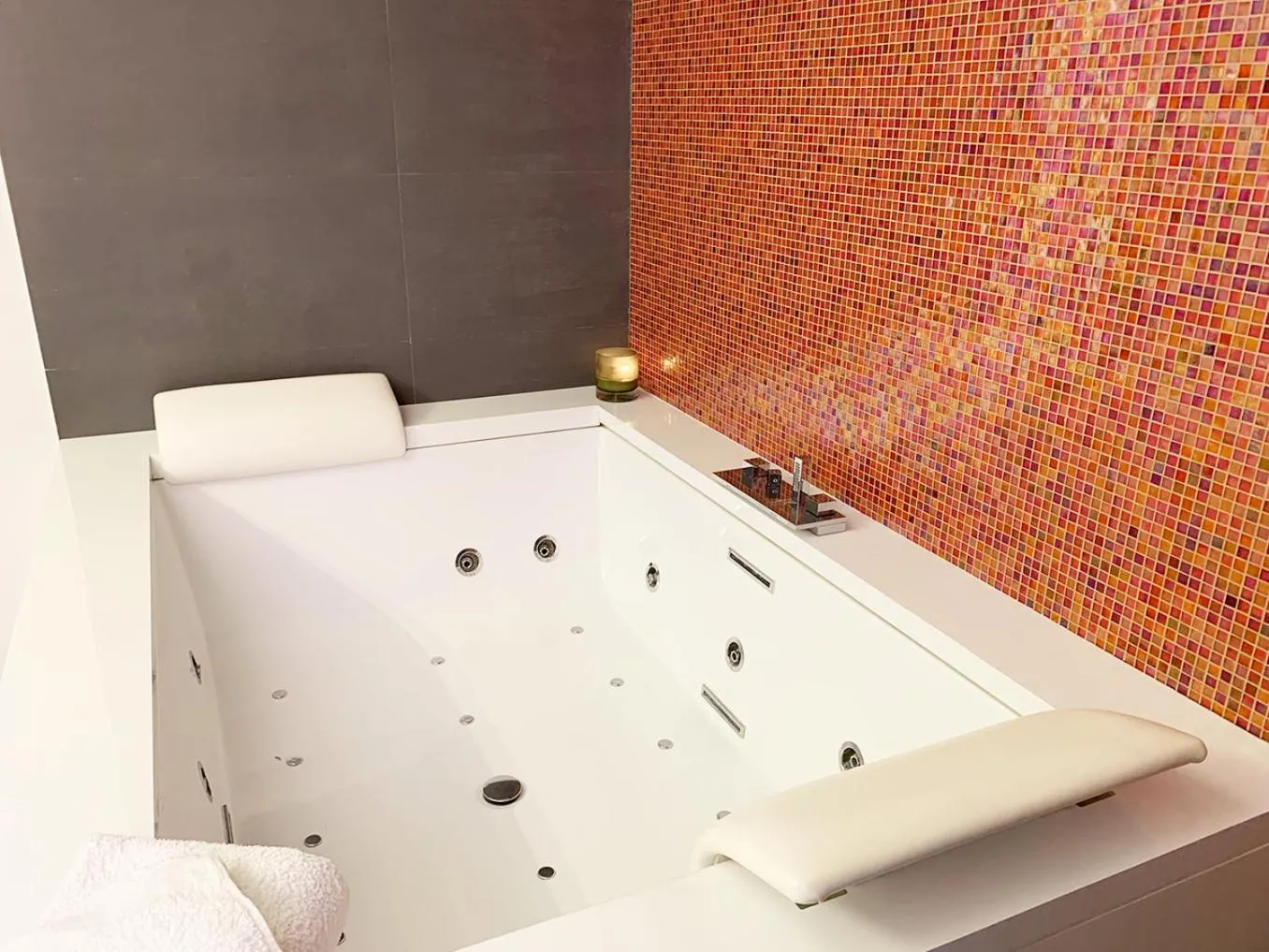 Hot Tub in ARCAsuite Tritone Luxury