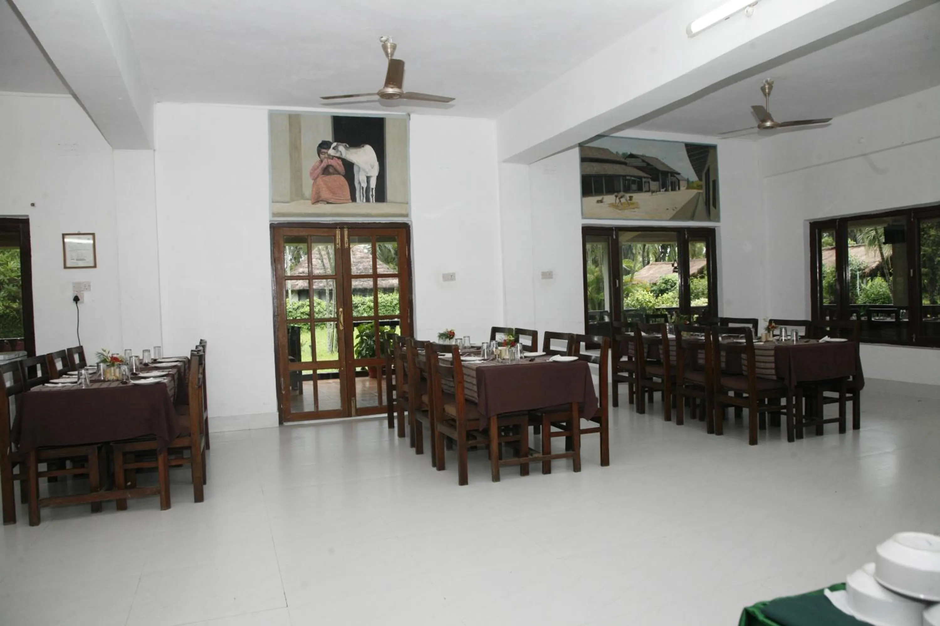 Restaurant/places to eat in Chitwan Paradise Hotel
