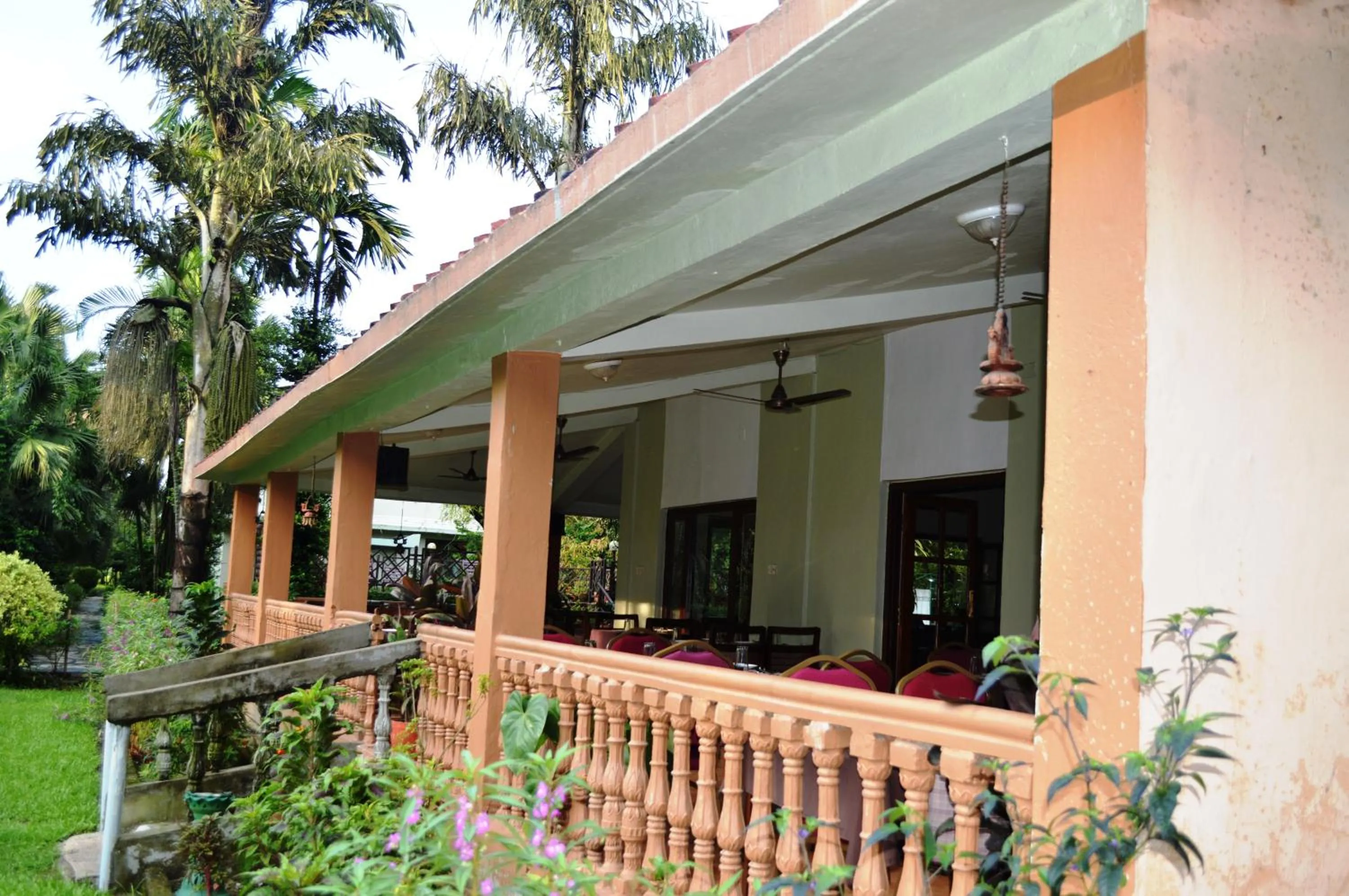 Restaurant/places to eat in Chitwan Paradise Hotel