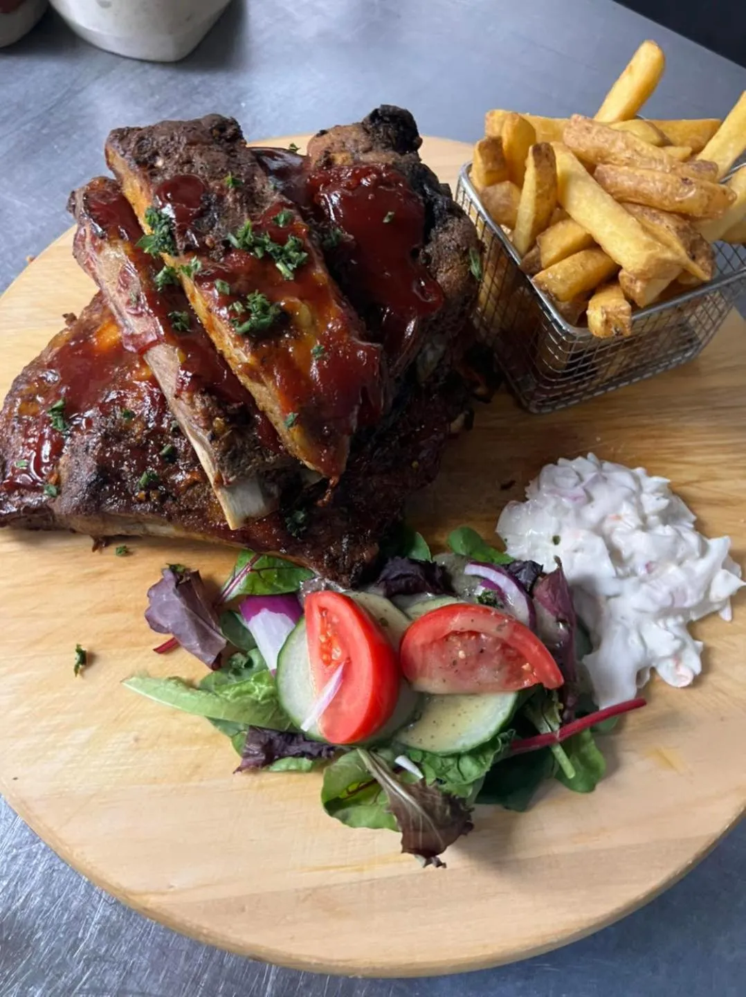 Restaurant/places to eat in The Queen Vic Hotel