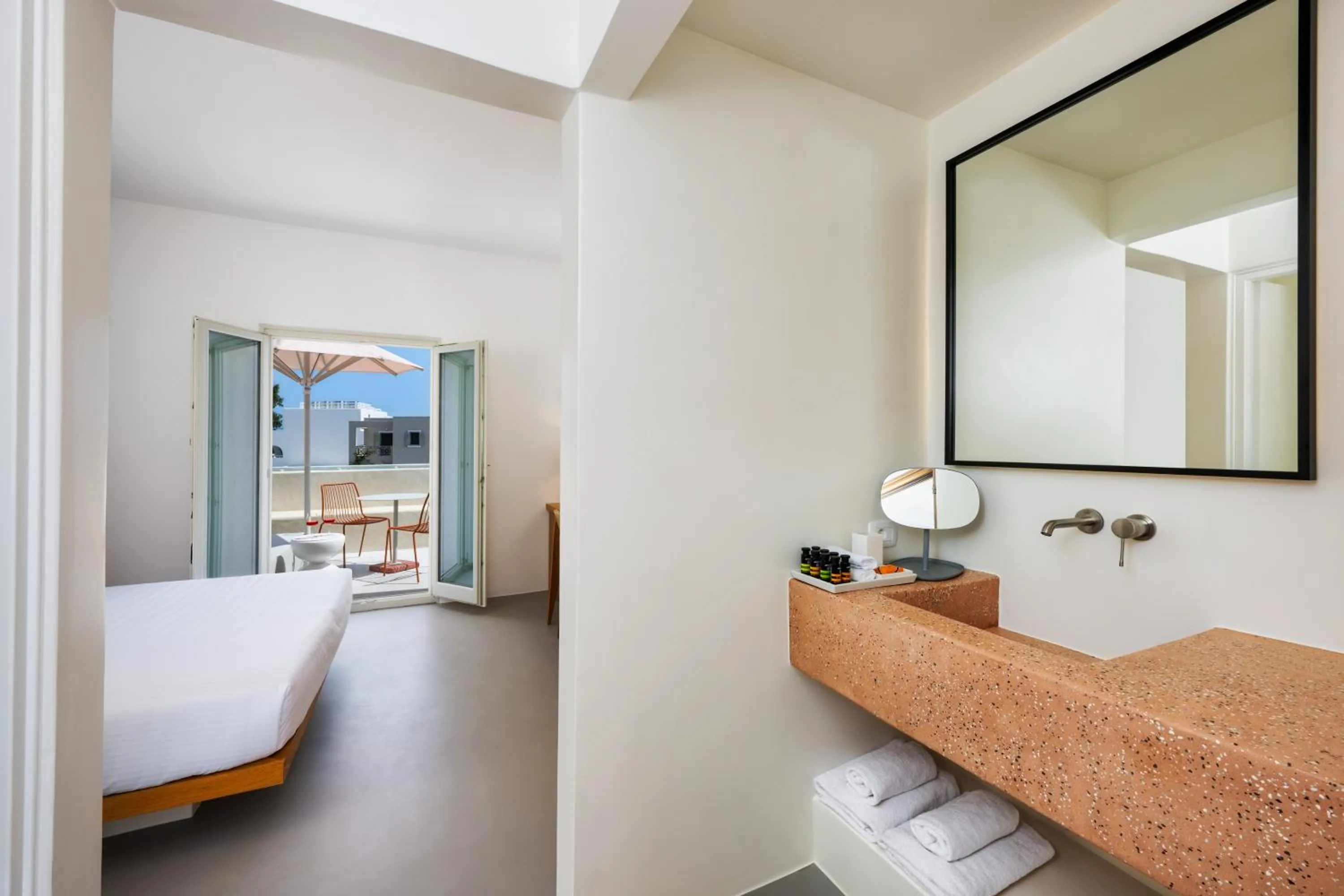 Bathroom, Bed in Viva Nove Suites