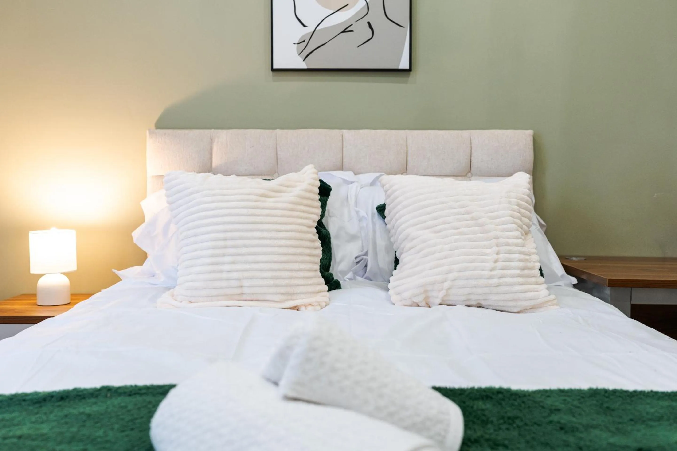 Bedroom, Bed in Innovation House