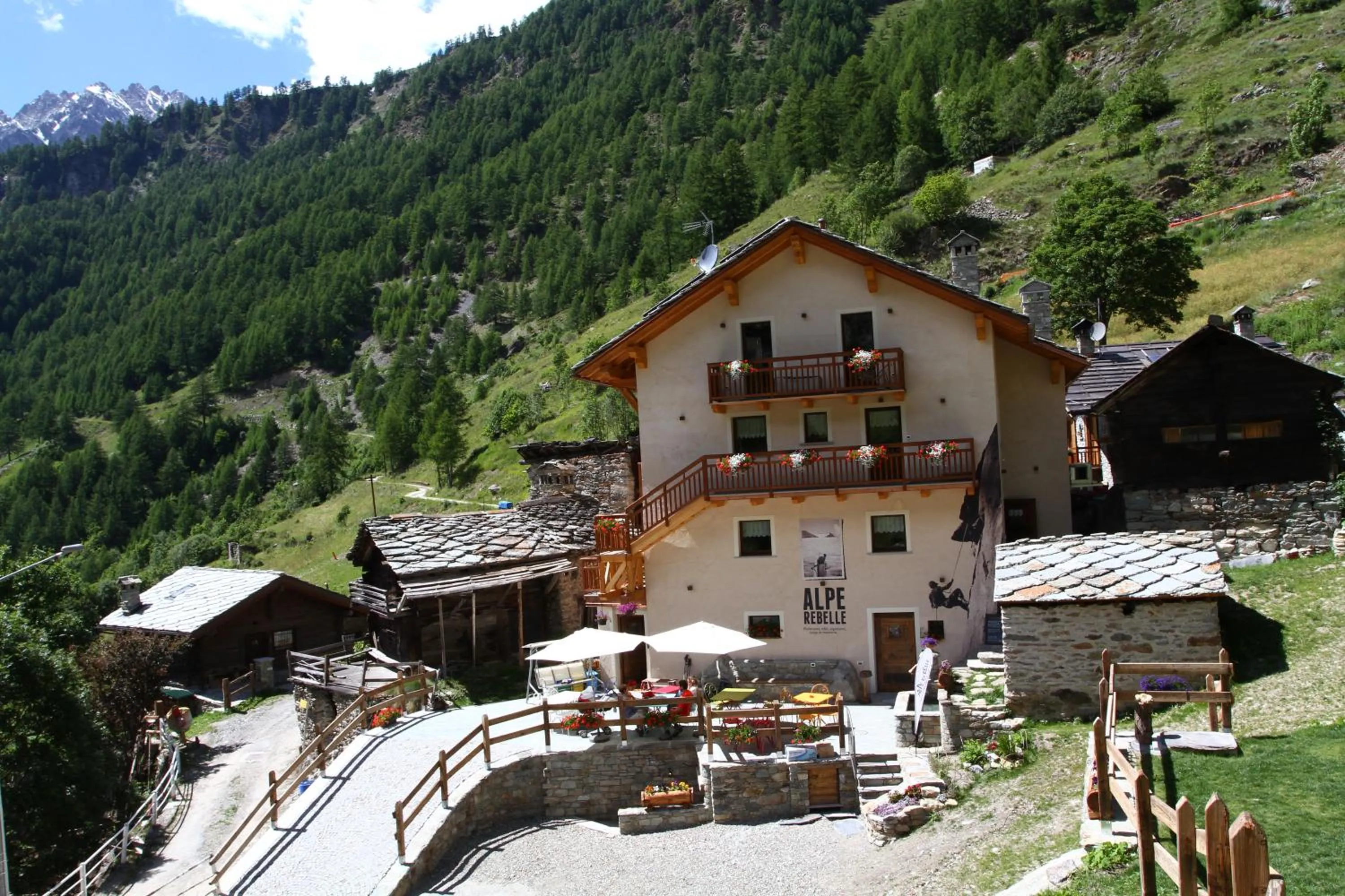 Facade/entrance in Alpe Rebelle