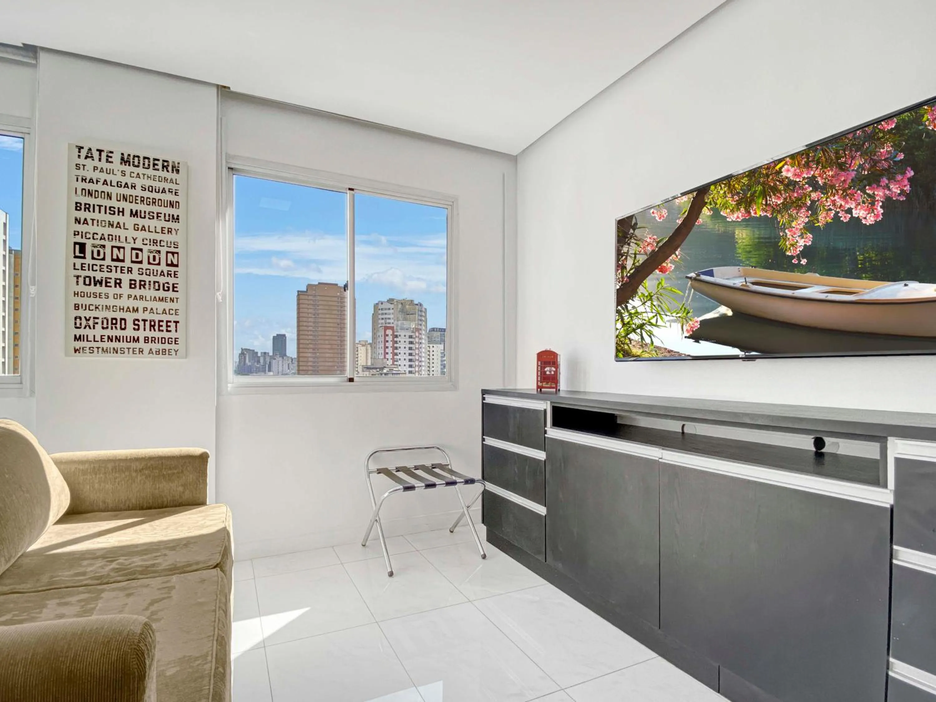 TV and multimedia in Hotel na Vila Olimpia