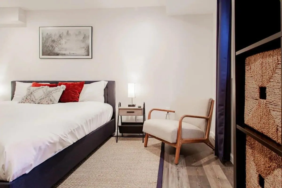 Bed in Fantastic Falls Church HomeBase for DC area travel