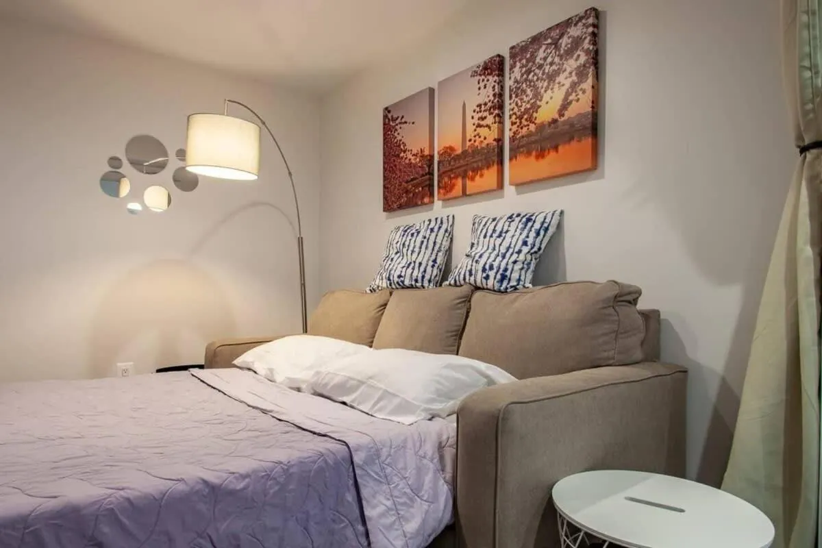 Bed in Fantastic Falls Church HomeBase for DC area travel