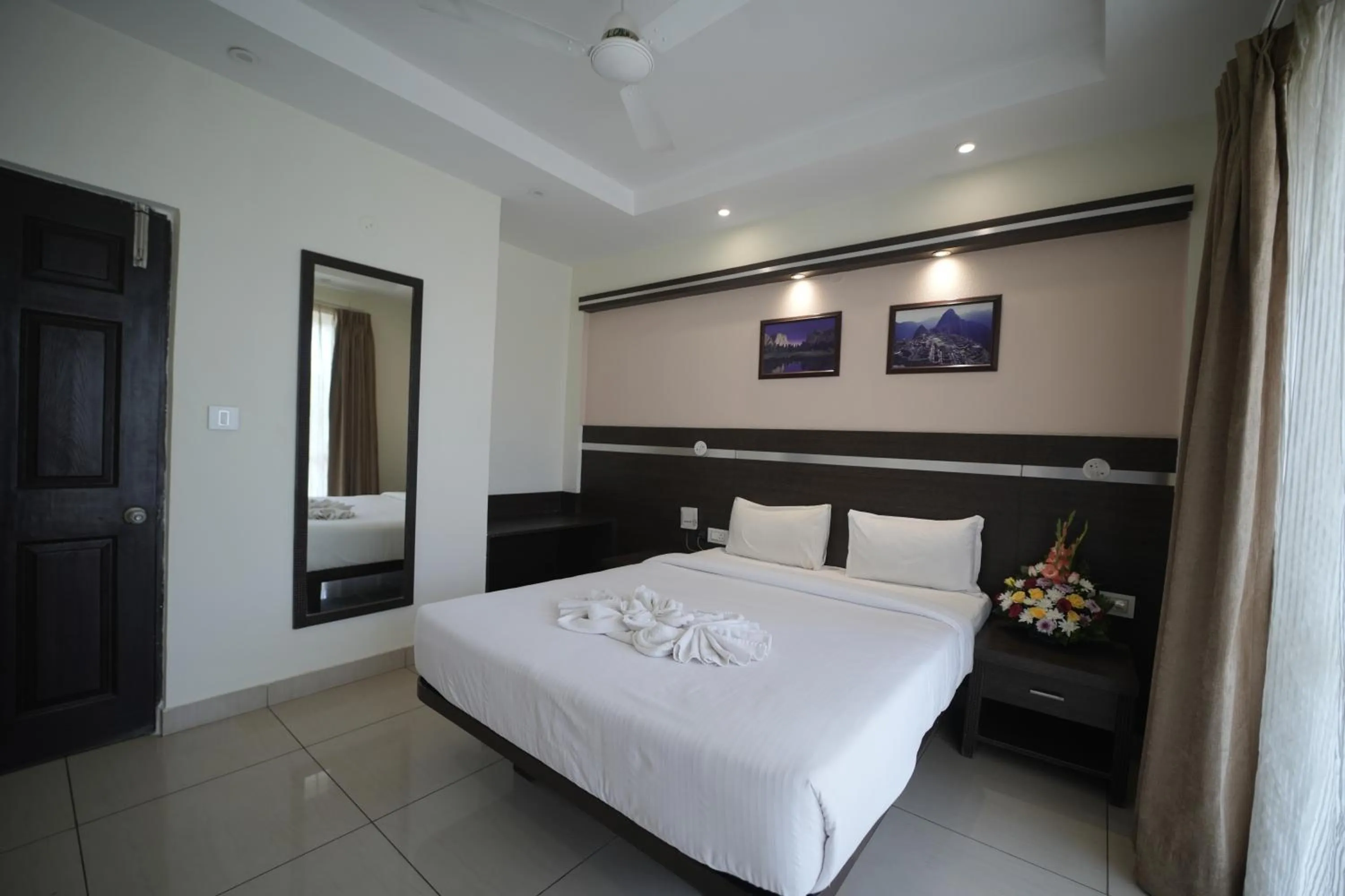 Bedroom in Hotel Nagarjuna Suites