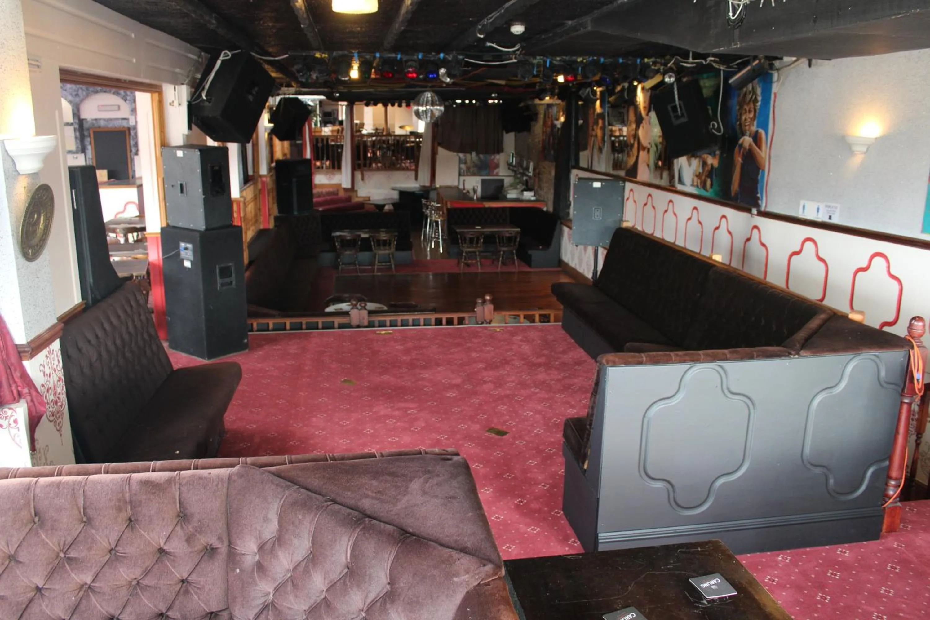 Nightclub / DJ in Middlegate Hotel