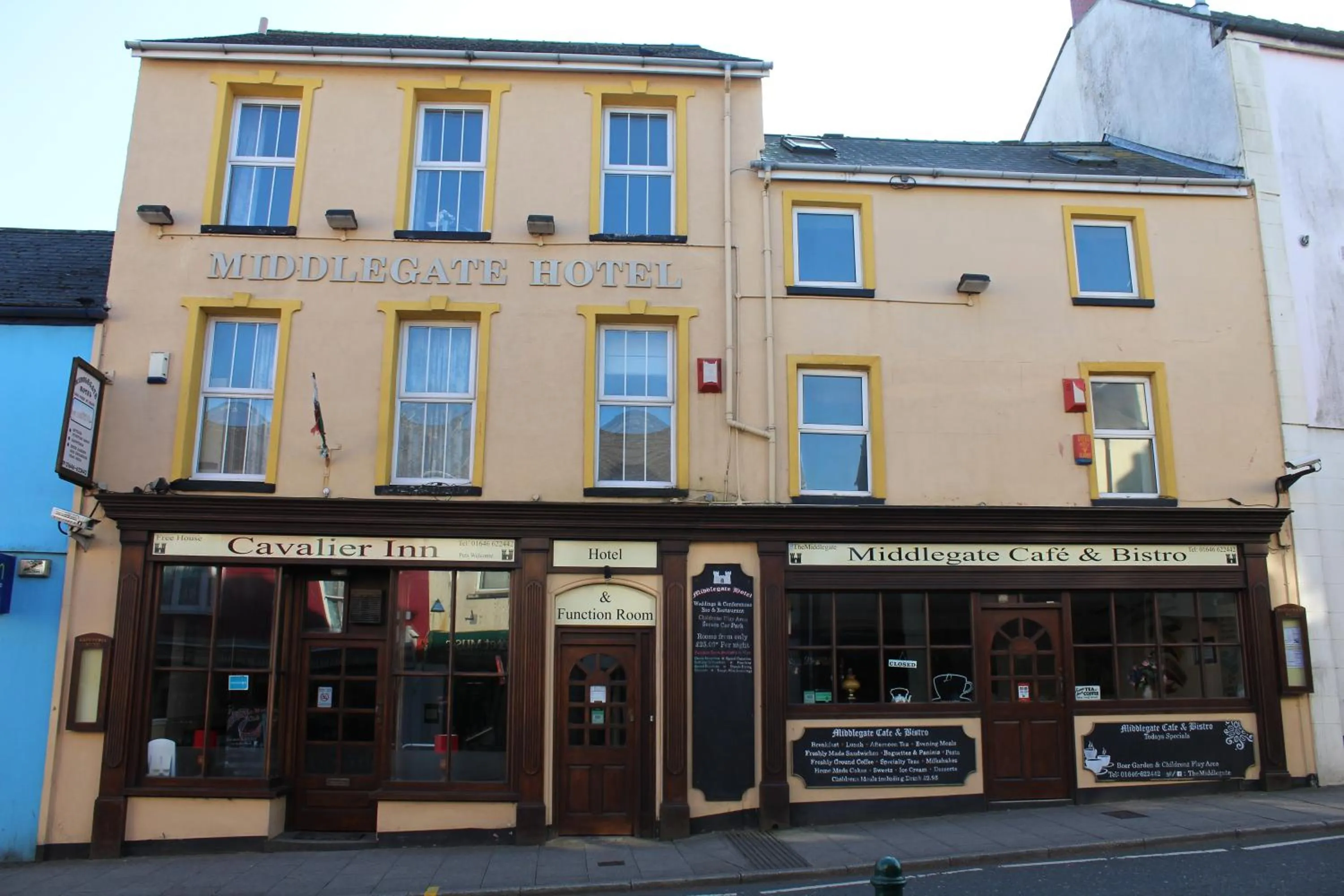 Property building in Middlegate Hotel