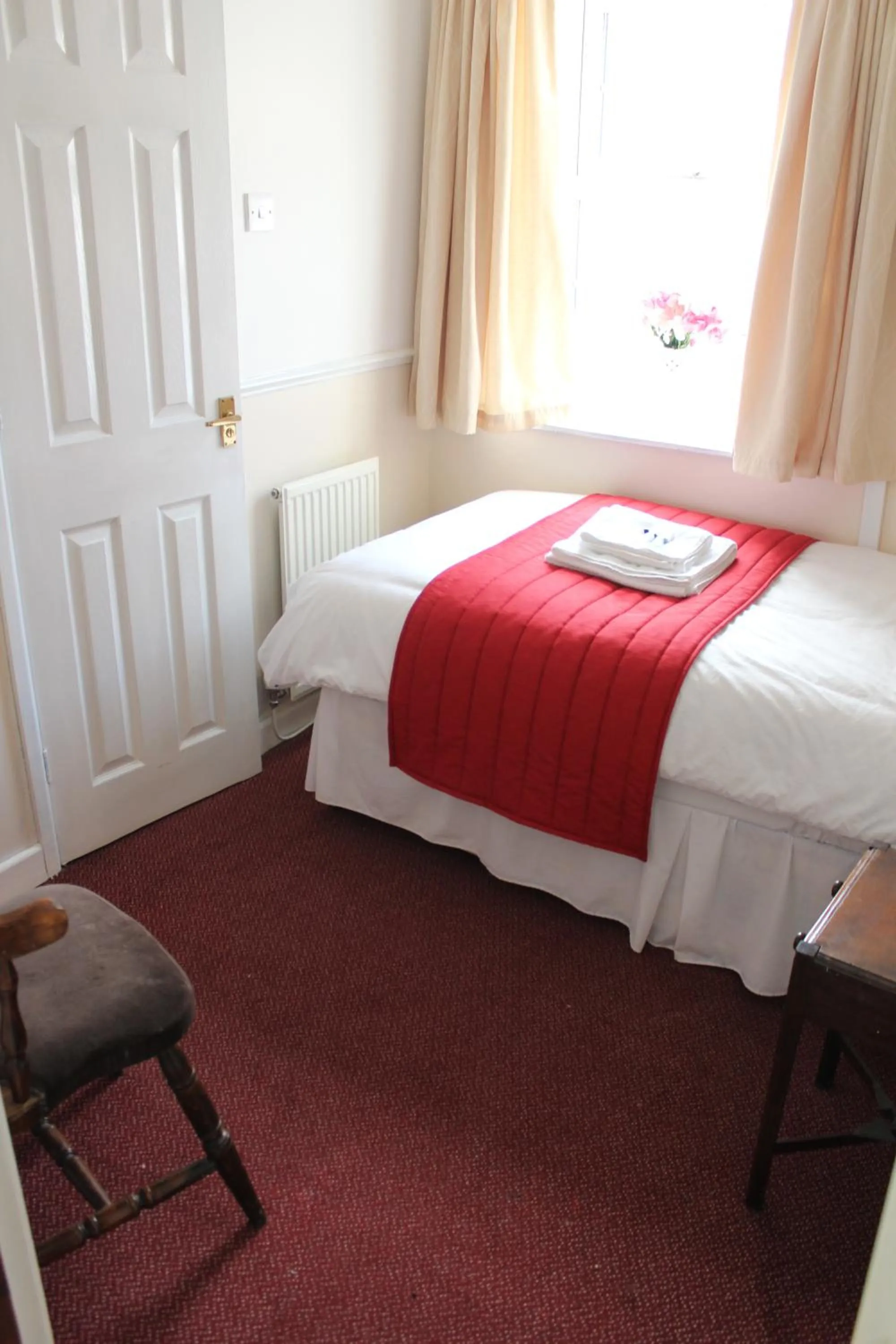 Bedroom, Bed in Middlegate Hotel