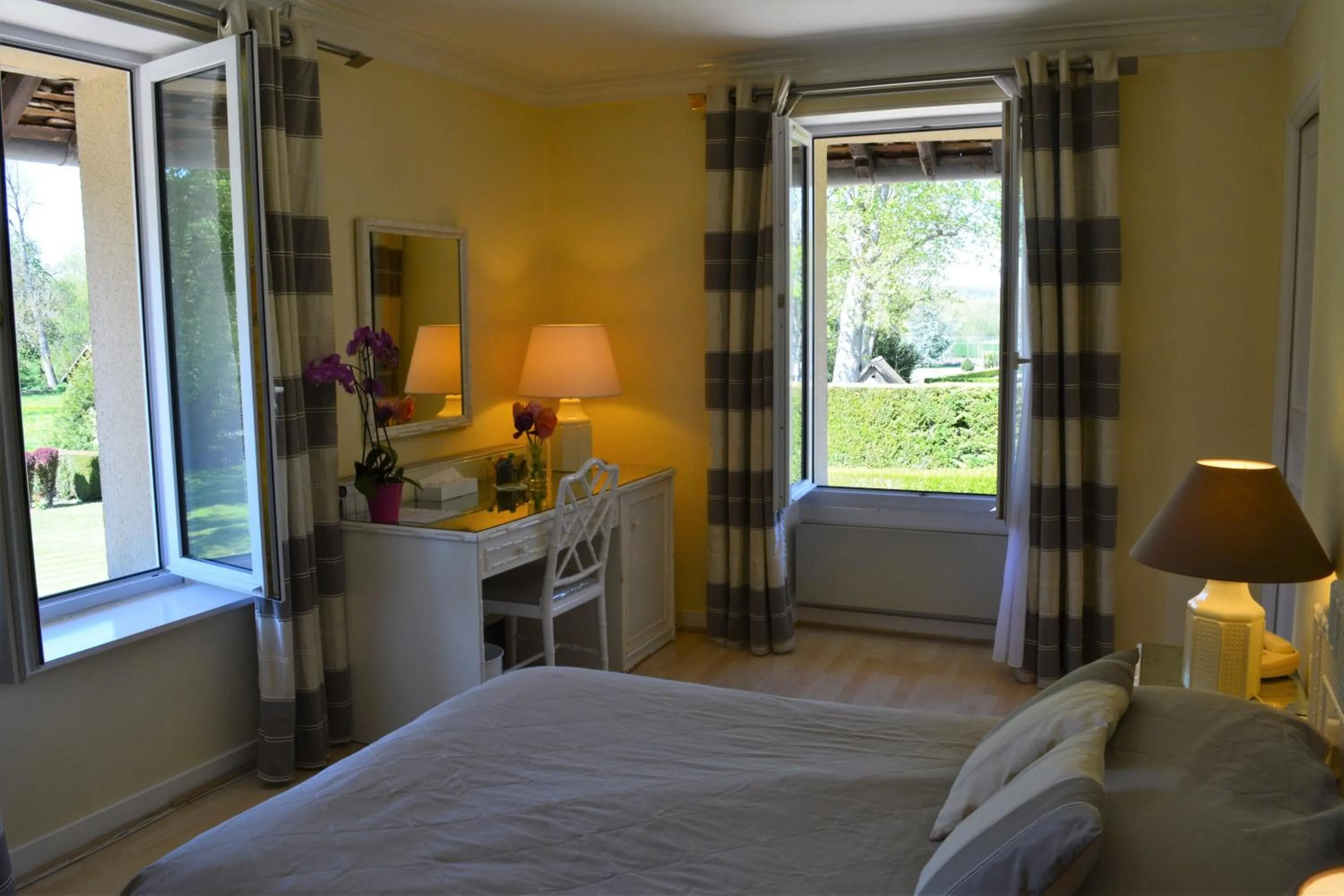 Seating area, Bed in Domaine de la Reposée