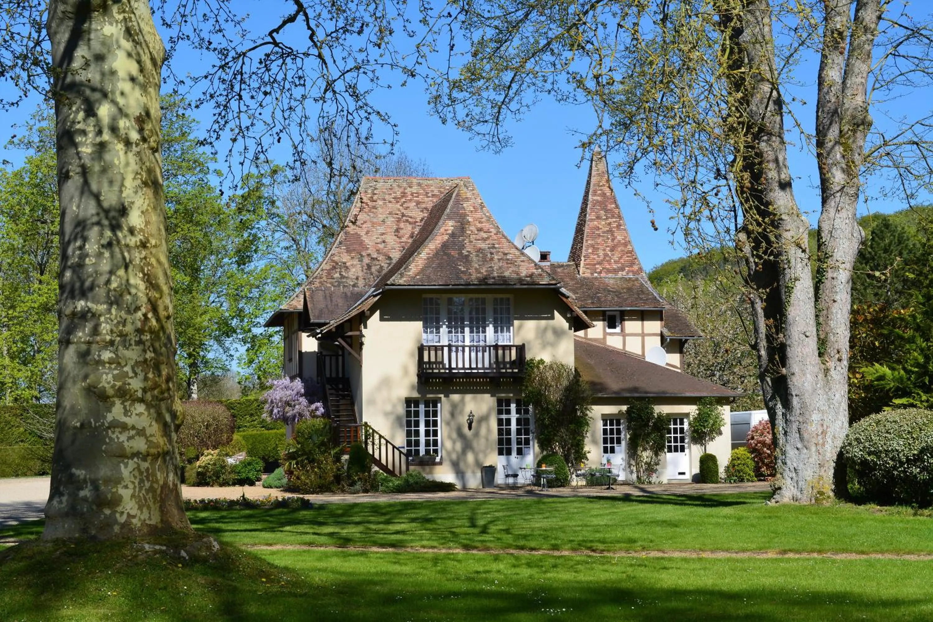 Facade/entrance in Domaine de la Reposée