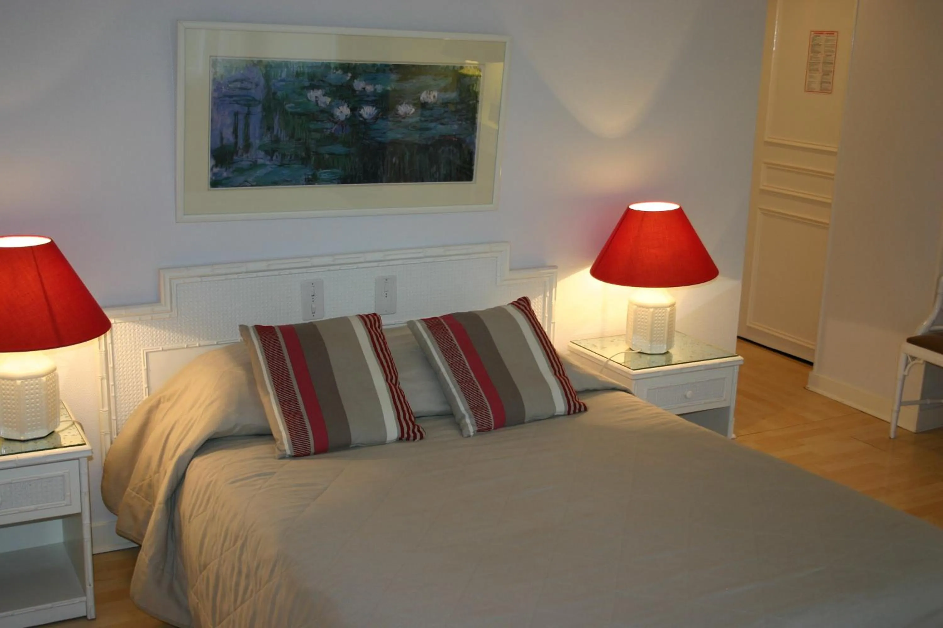 Photo of the whole room, Bed in Domaine de la Reposée