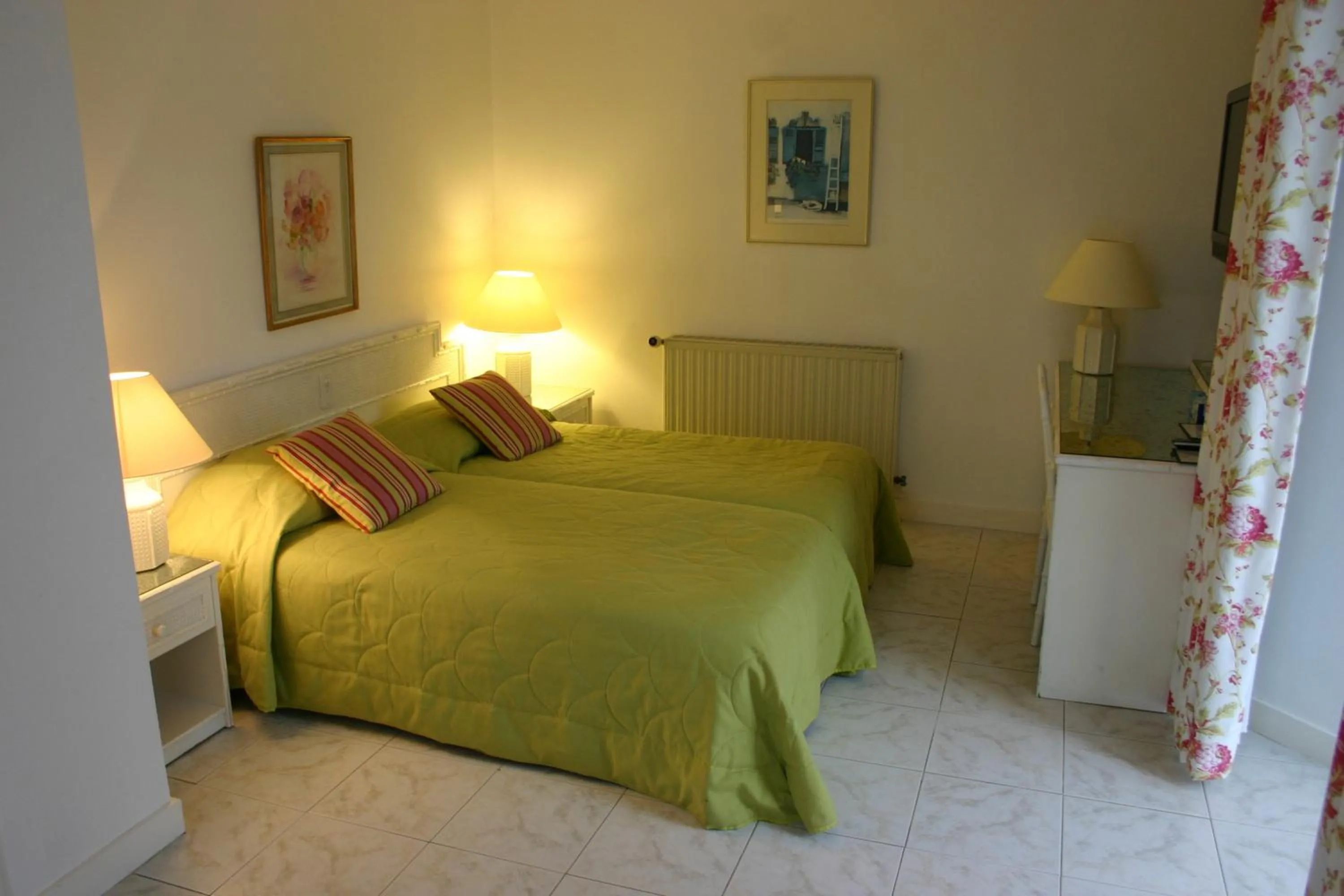 Photo of the whole room, Bed in Domaine de la Reposée