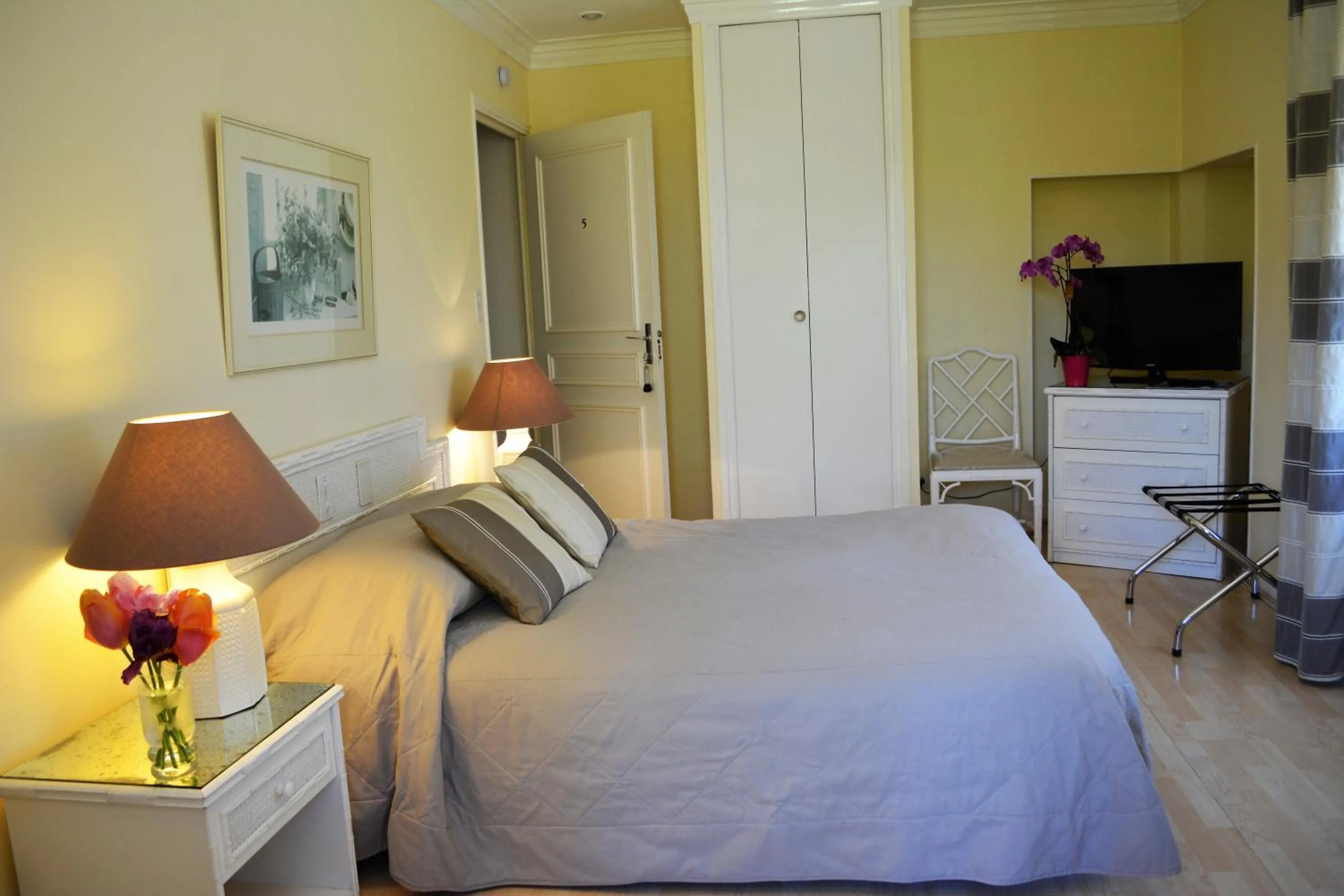 TV and multimedia, Bed in Domaine de la Reposée