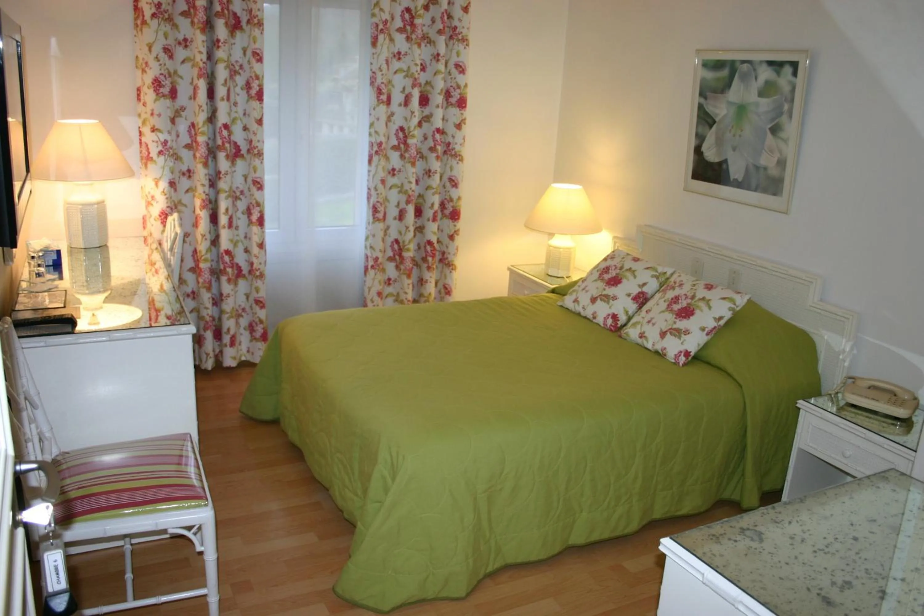 Photo of the whole room, Bed in Domaine de la Reposée