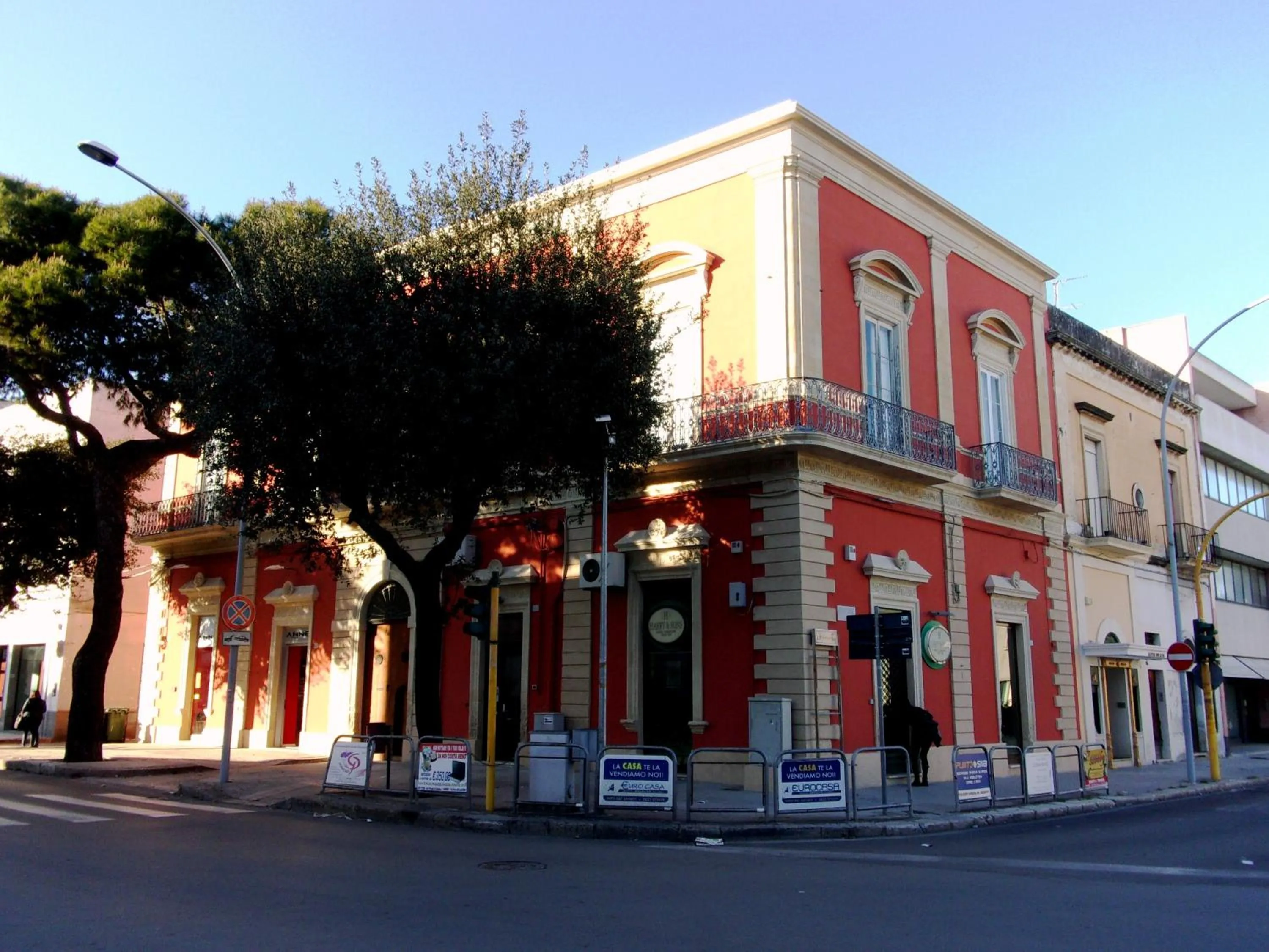 Facade/entrance in Palazzo Osanna