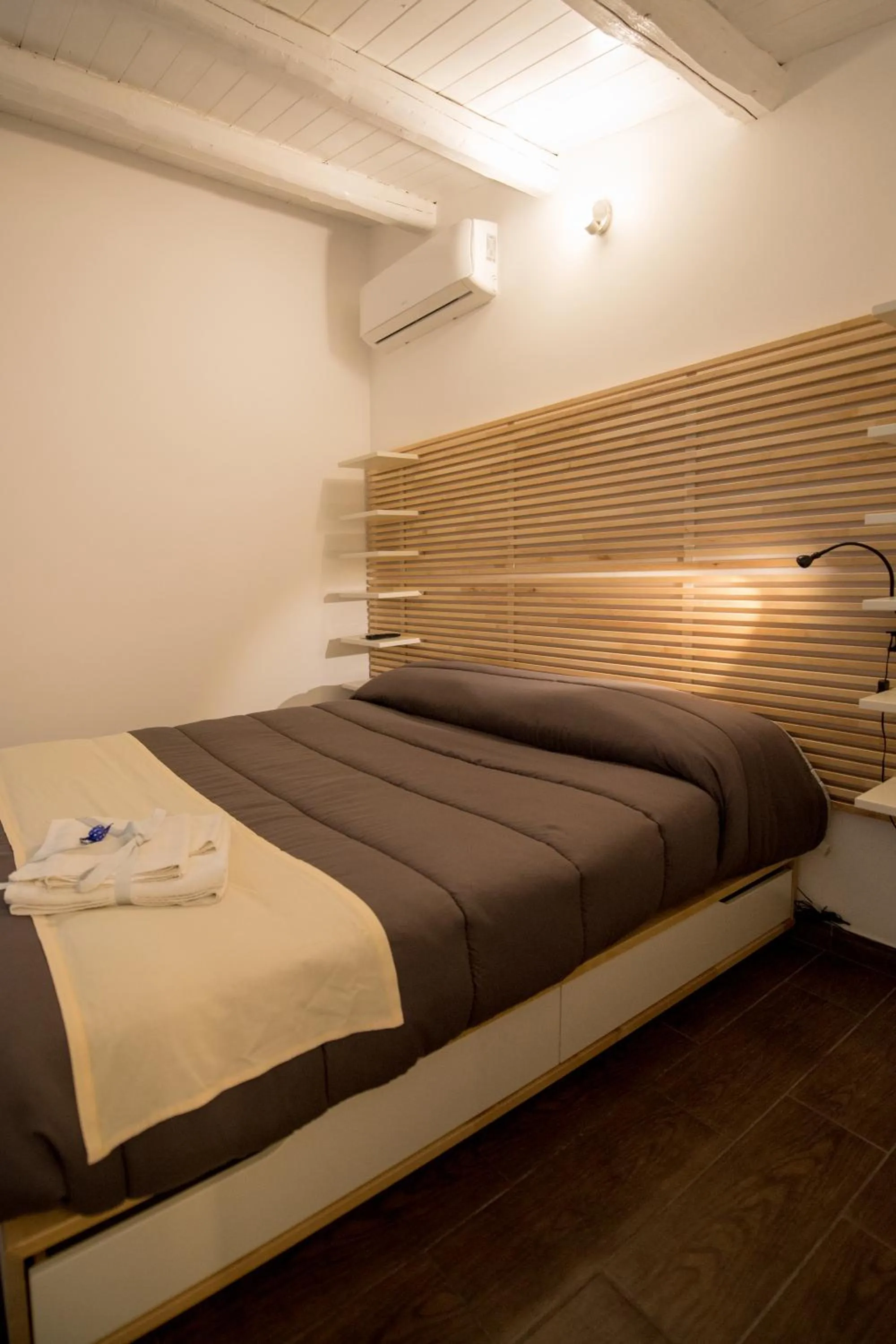 Bathroom, Bed in Camagna Country House