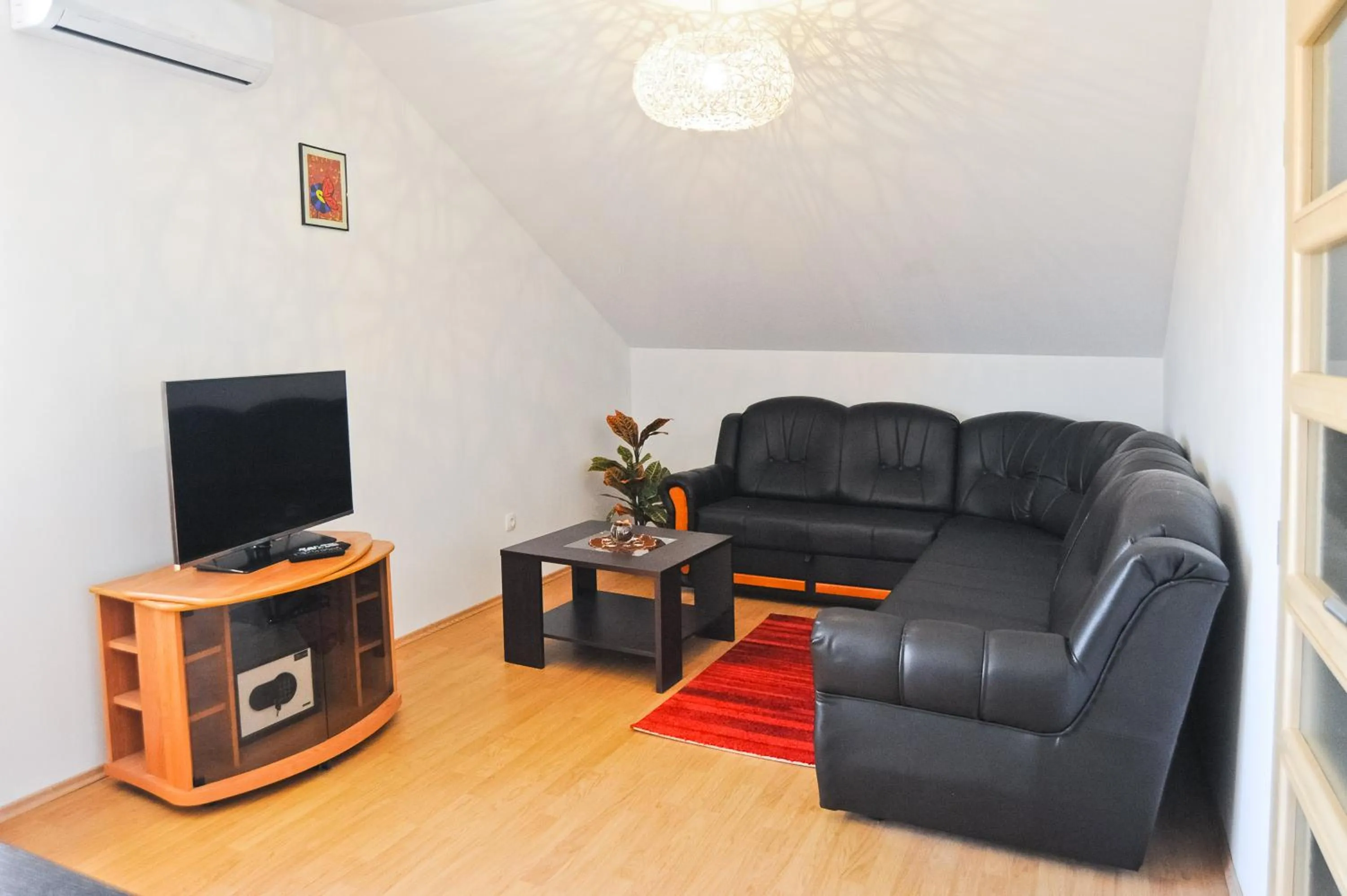 Communal lounge/ TV room in Apartmani Roko