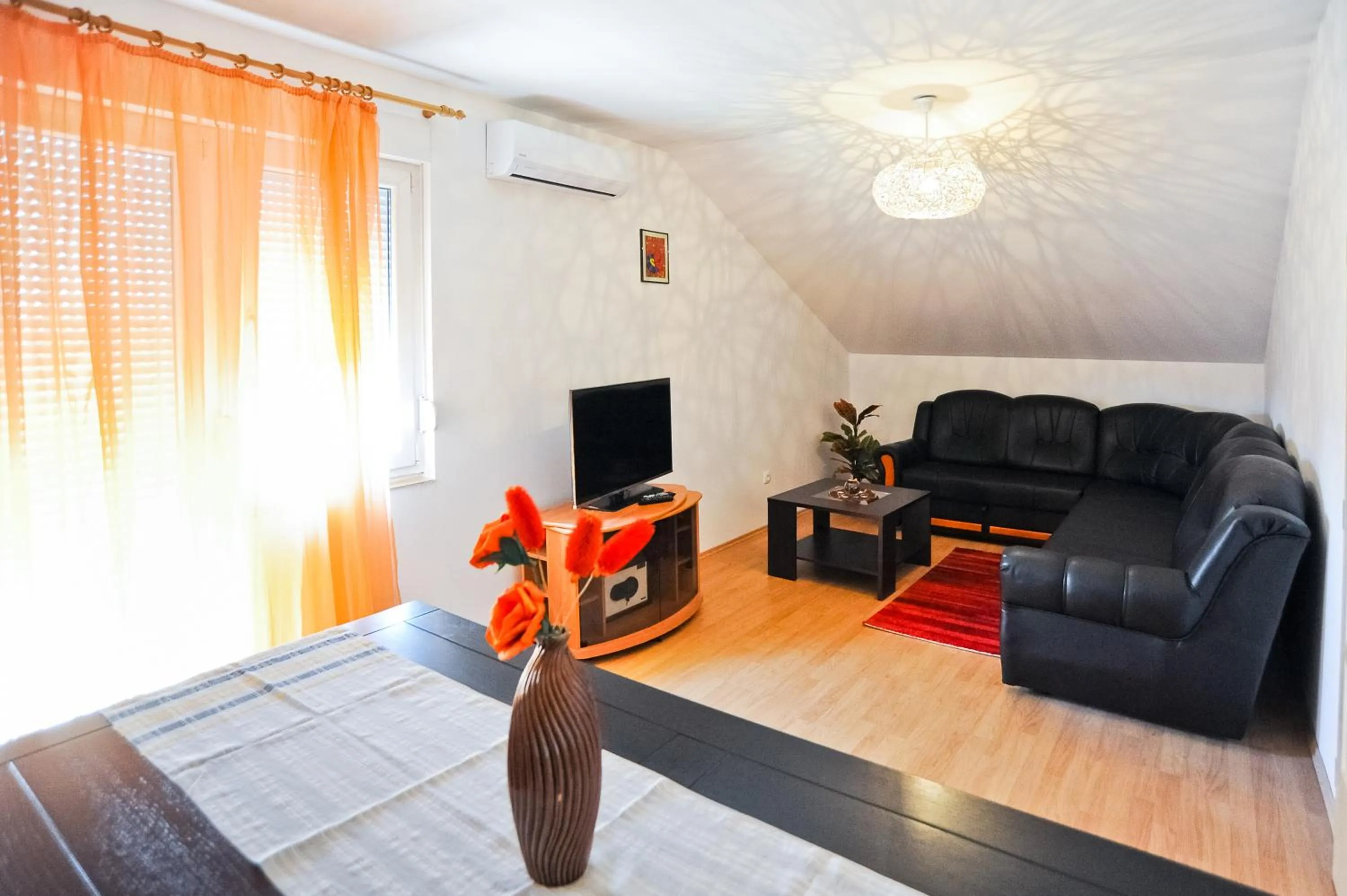 Communal lounge/ TV room in Apartmani Roko