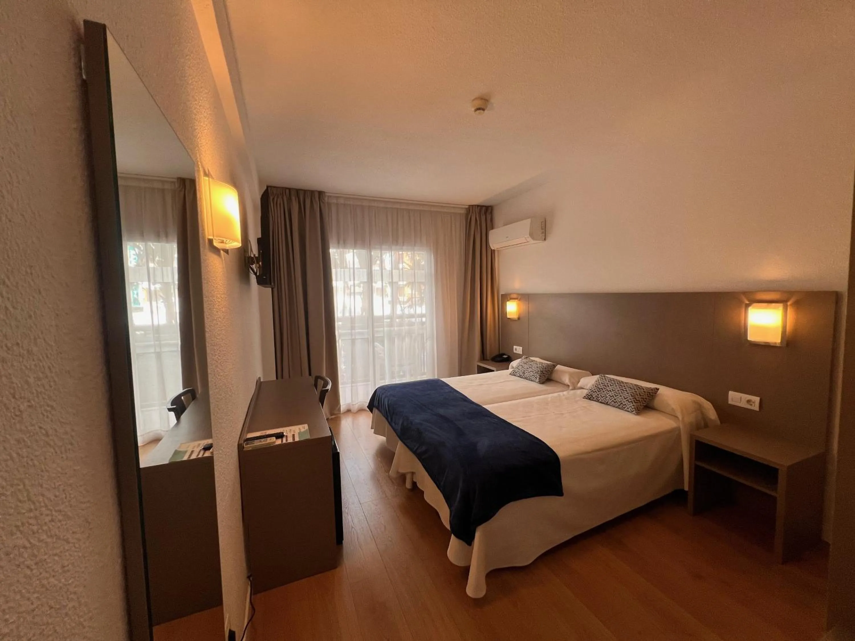 Photo of the whole room, Bed in Hotel Montesol Benidorm