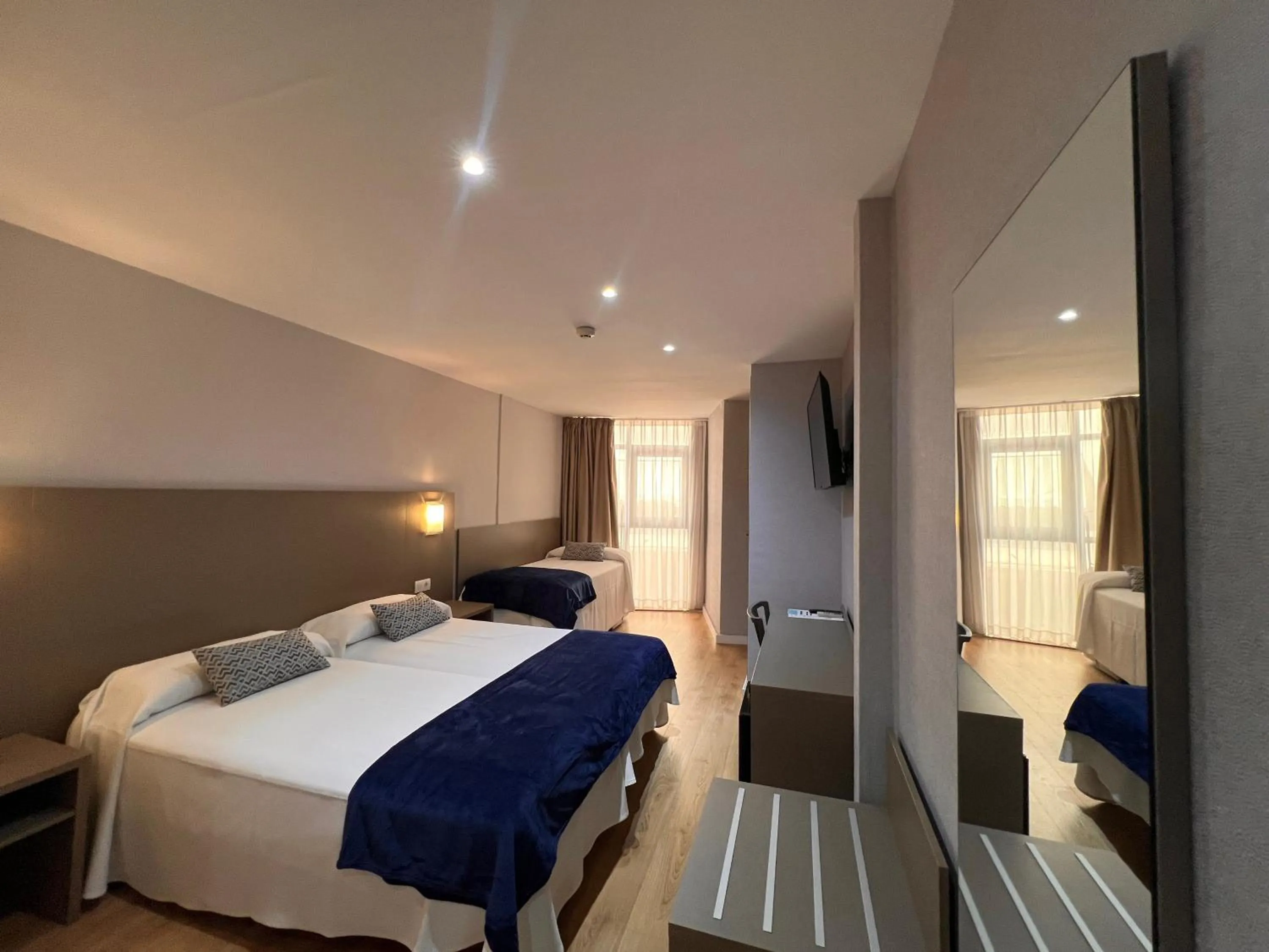 Photo of the whole room, Bed in Hotel Montesol Benidorm