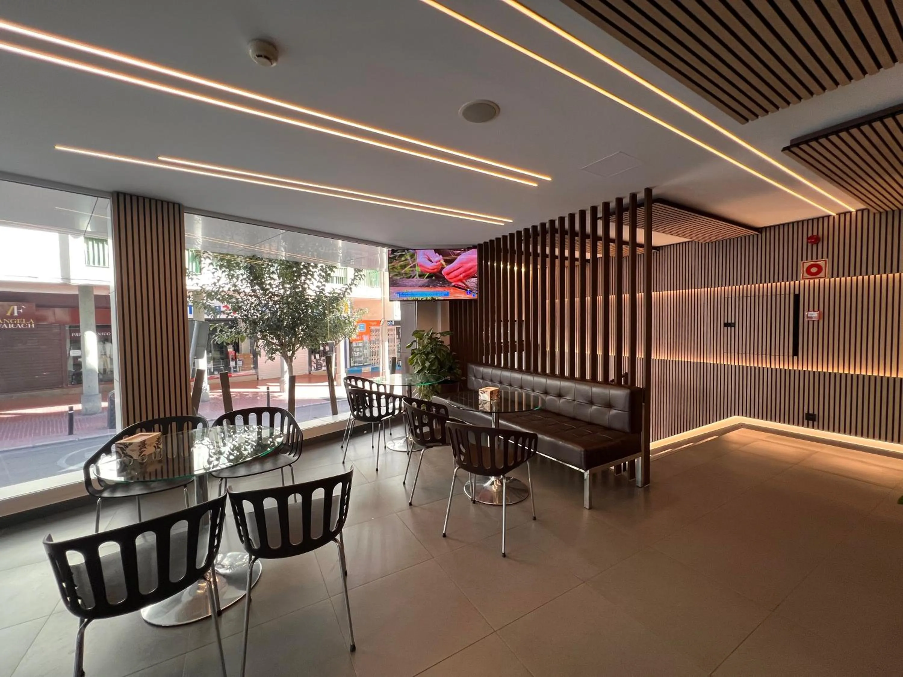 Lounge or bar in Hotel Montesol Benidorm