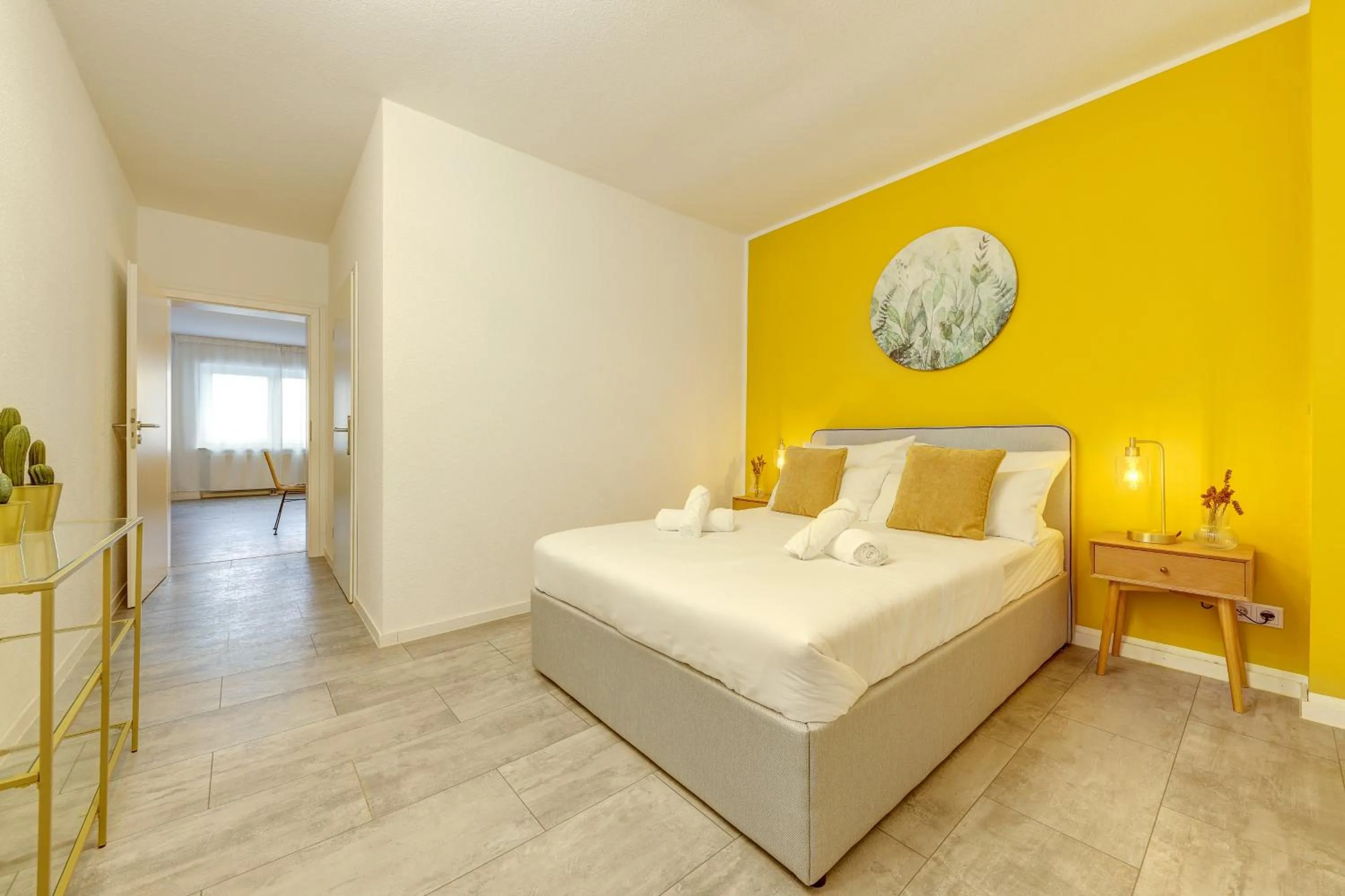 Bed in Zentrale Design Wohnung in Ufernähe - 105 qm - Parkplatz - Küche - Netflix