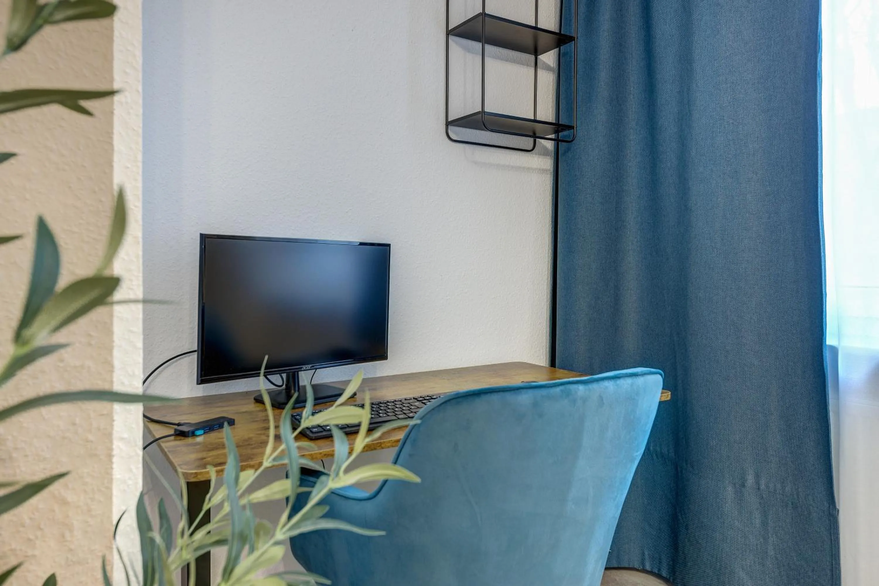 Bedroom in Zentrale Design Wohnung in Ufernähe - 105 qm - Parkplatz - Küche - Netflix