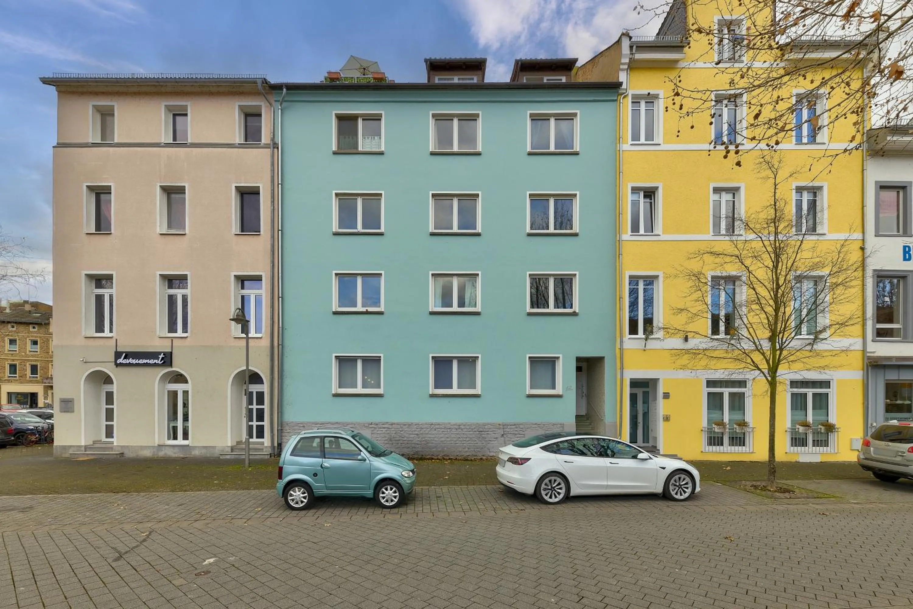 Property building in Zentrale Design Wohnung in Ufernähe - 105 qm - Parkplatz - Küche - Netflix