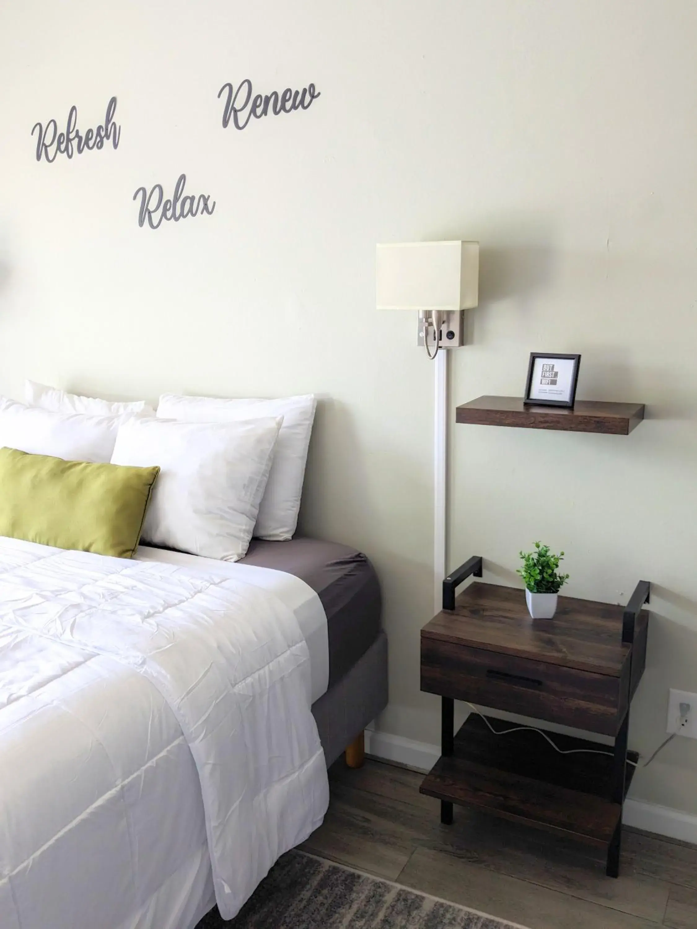 Deluxe Family Room in Gateway Inn Deluxe Family Room in Gateway Inn