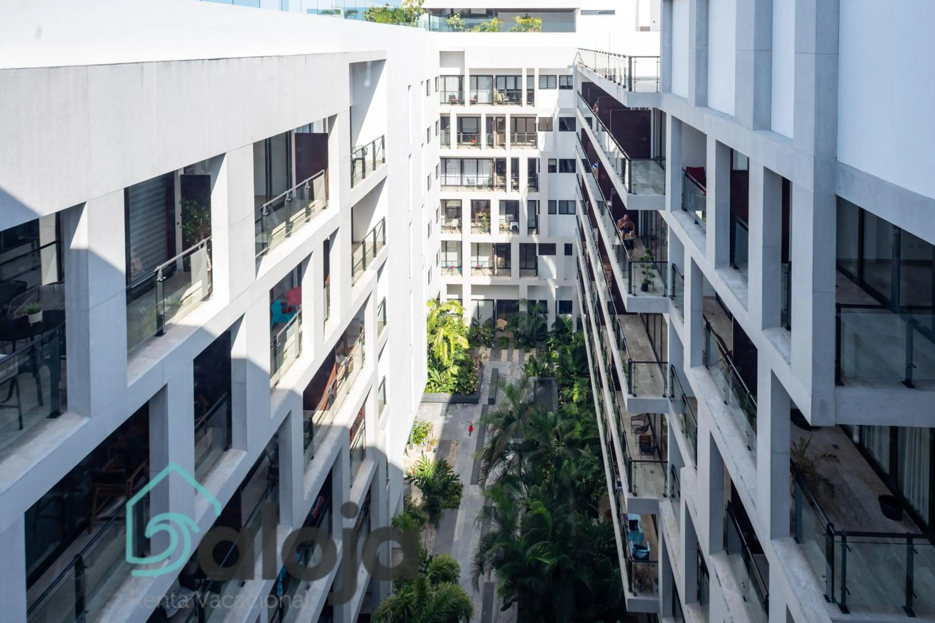 Property building in Ipana condo unos pasos de 5ta Avenida